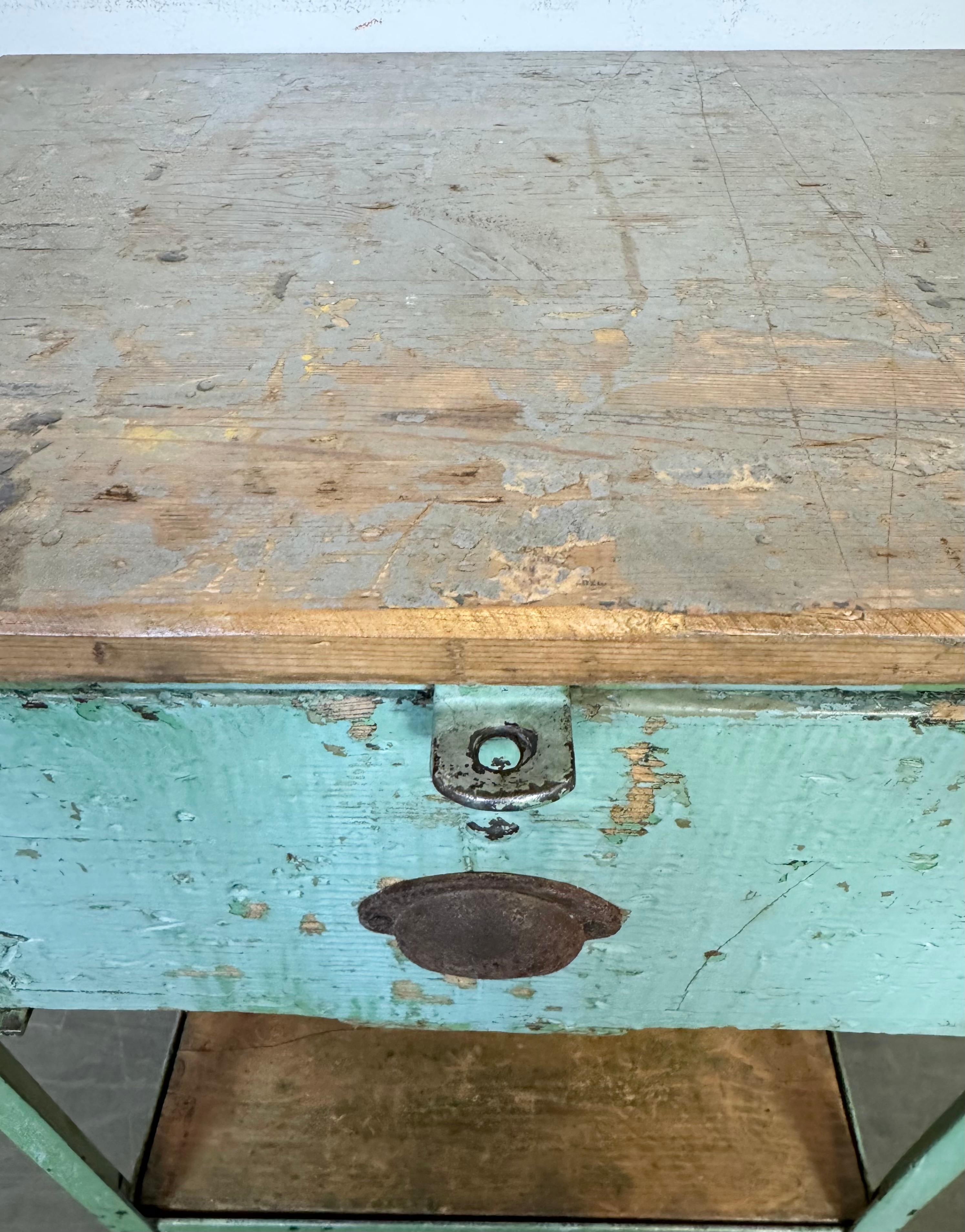 Commode industrielle en fer vert, années 1950 en vente 4