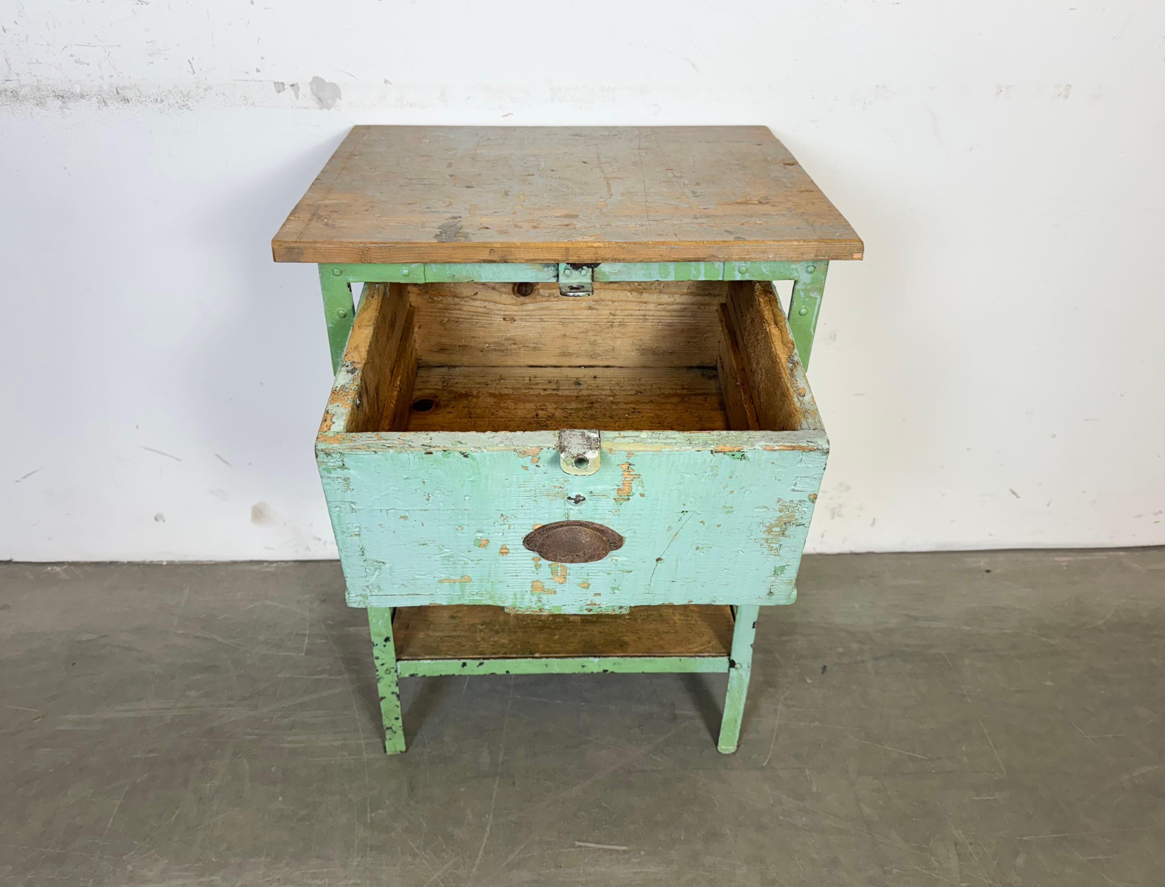 Commode industrielle en fer vert, années 1950 en vente 5