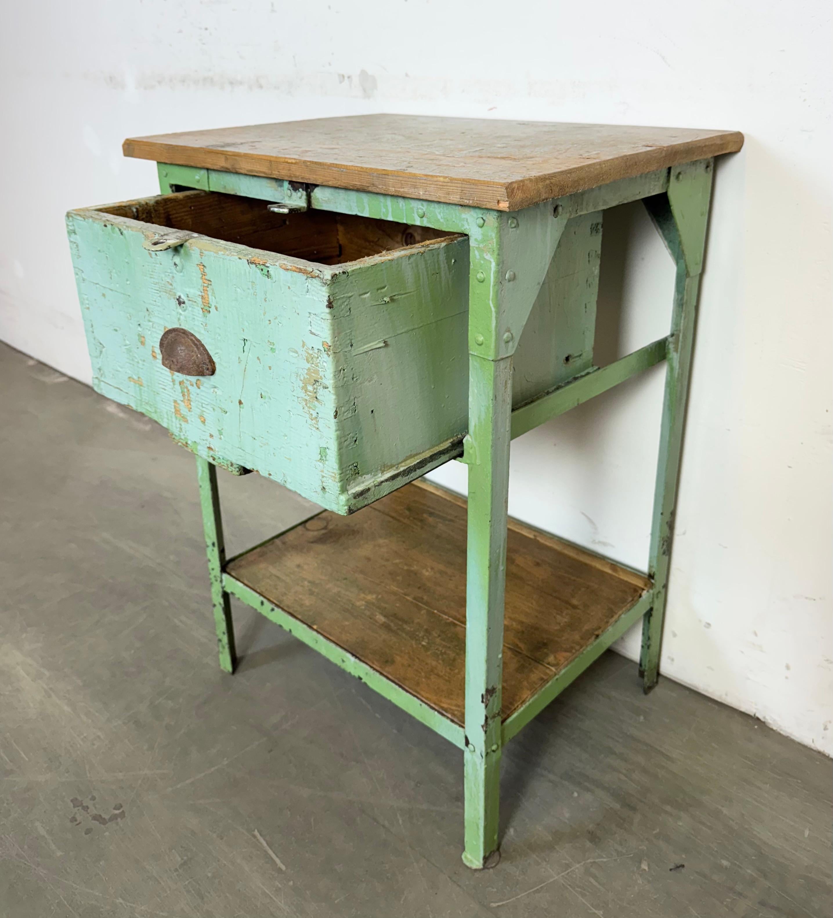 Commode industrielle en fer vert, années 1950 en vente 6