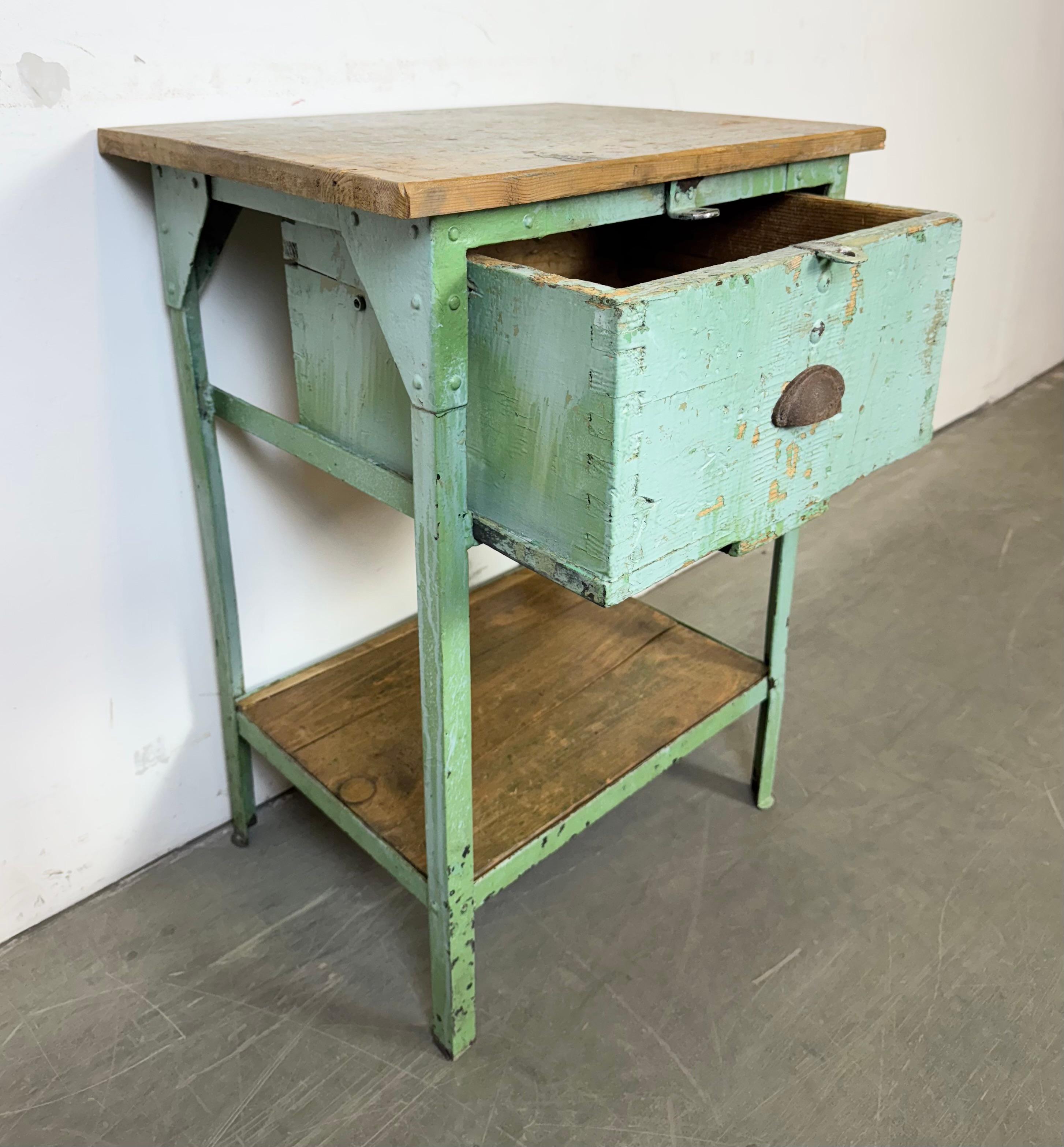 Commode industrielle en fer vert, années 1950 en vente 7
