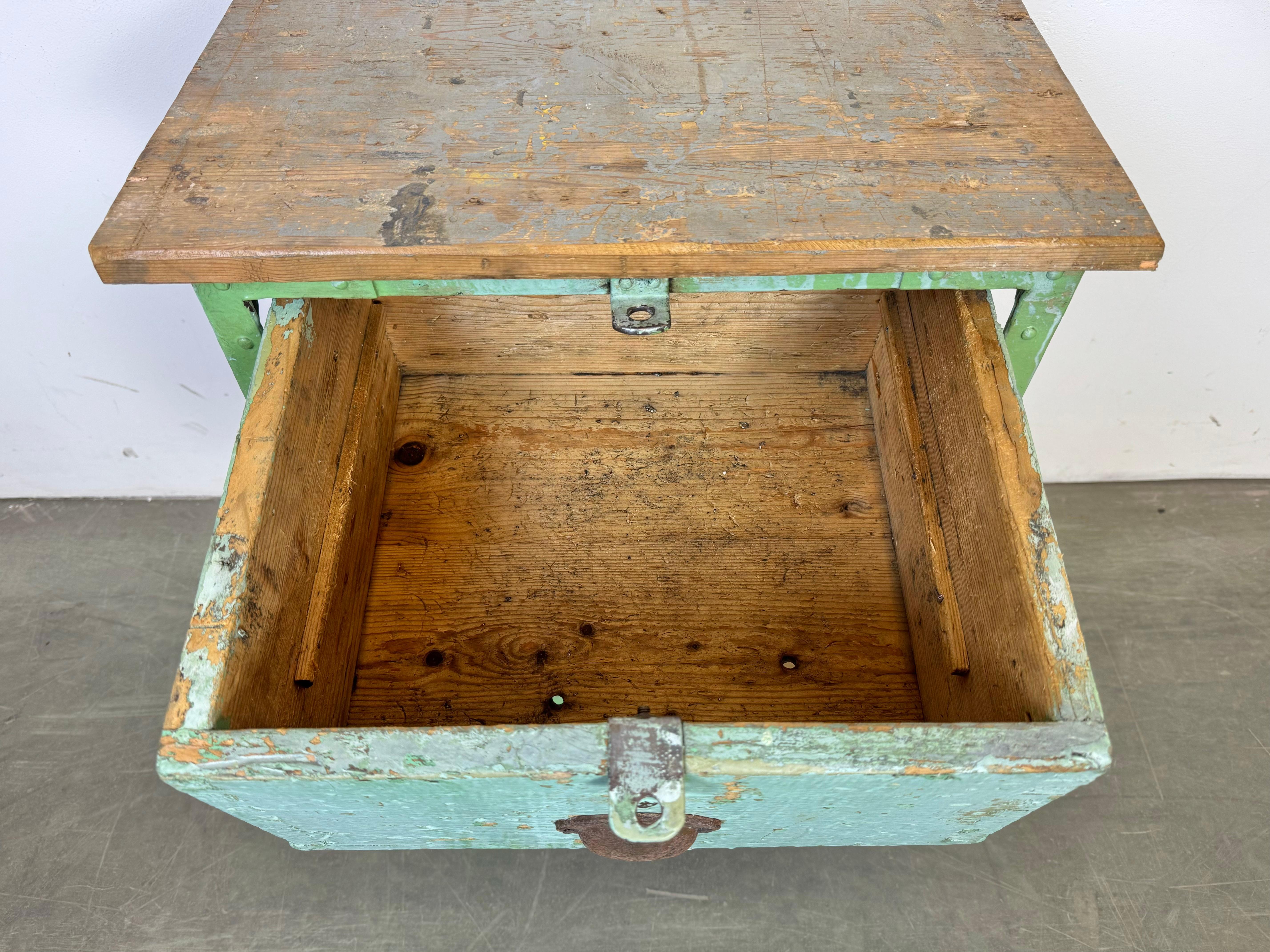Commode industrielle en fer vert, années 1950 en vente 8
