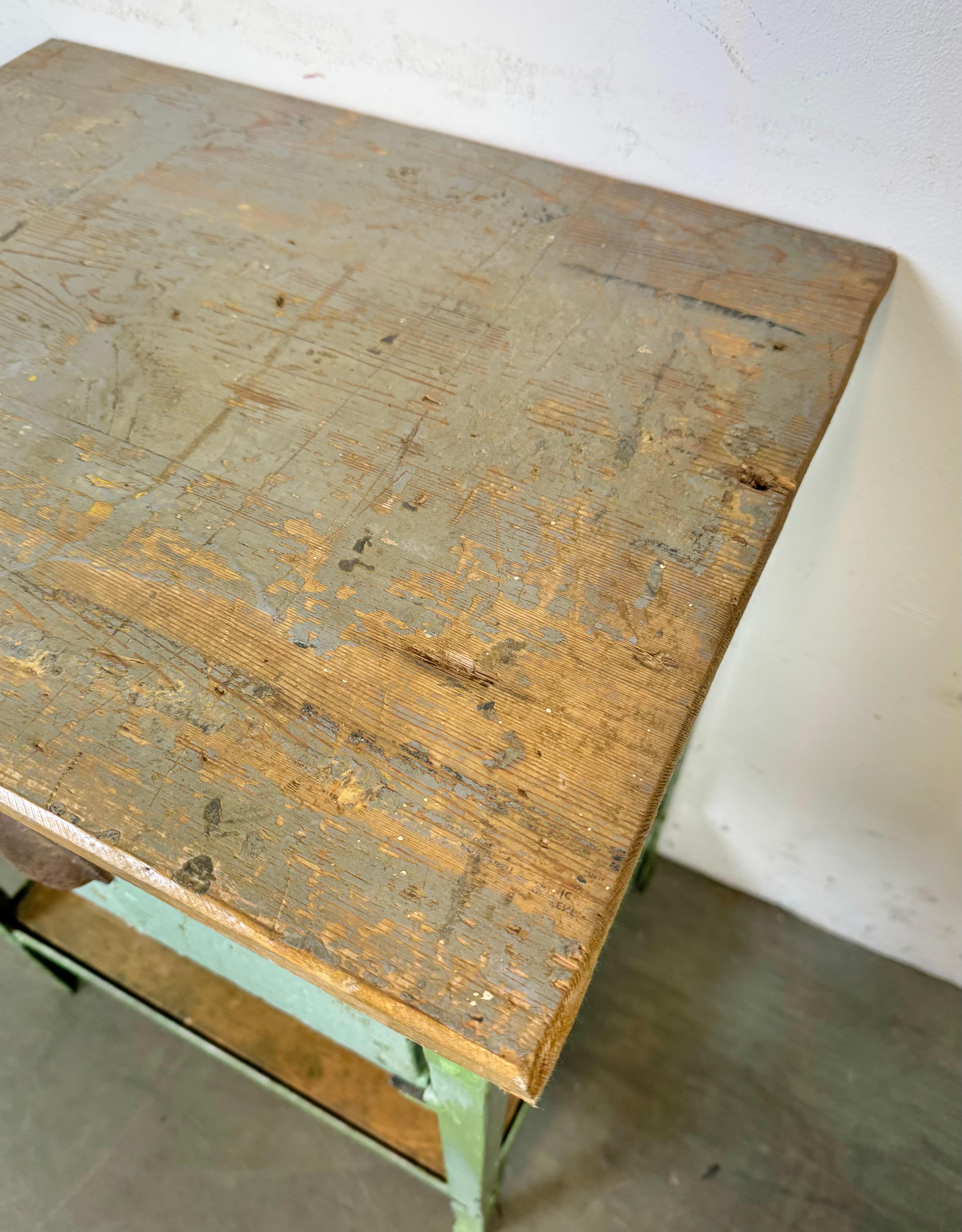 Commode industrielle en fer vert, années 1950 en vente 9