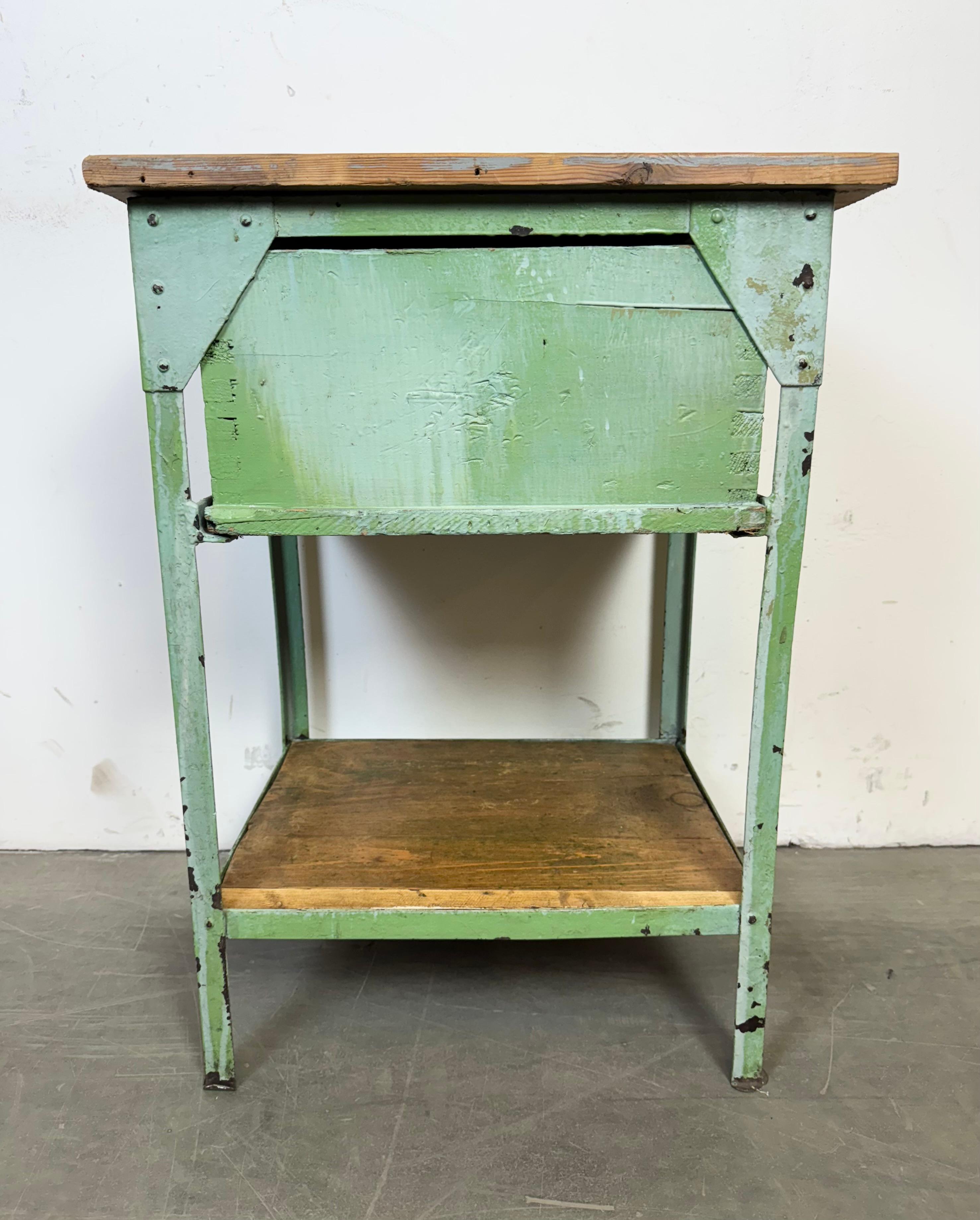 Commode industrielle en fer vert, années 1950 en vente 13