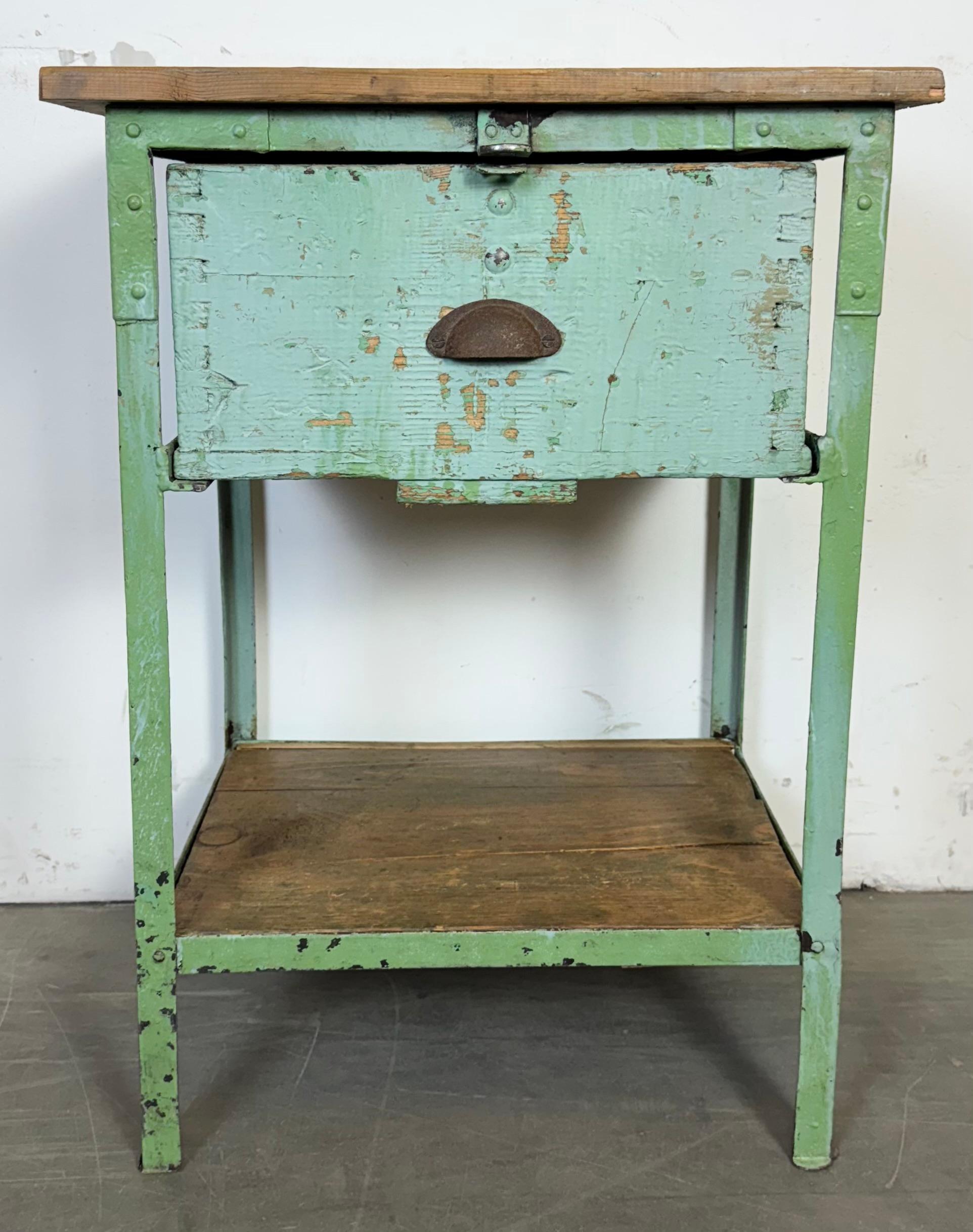 Industriel Commode industrielle en fer vert, années 1950 en vente