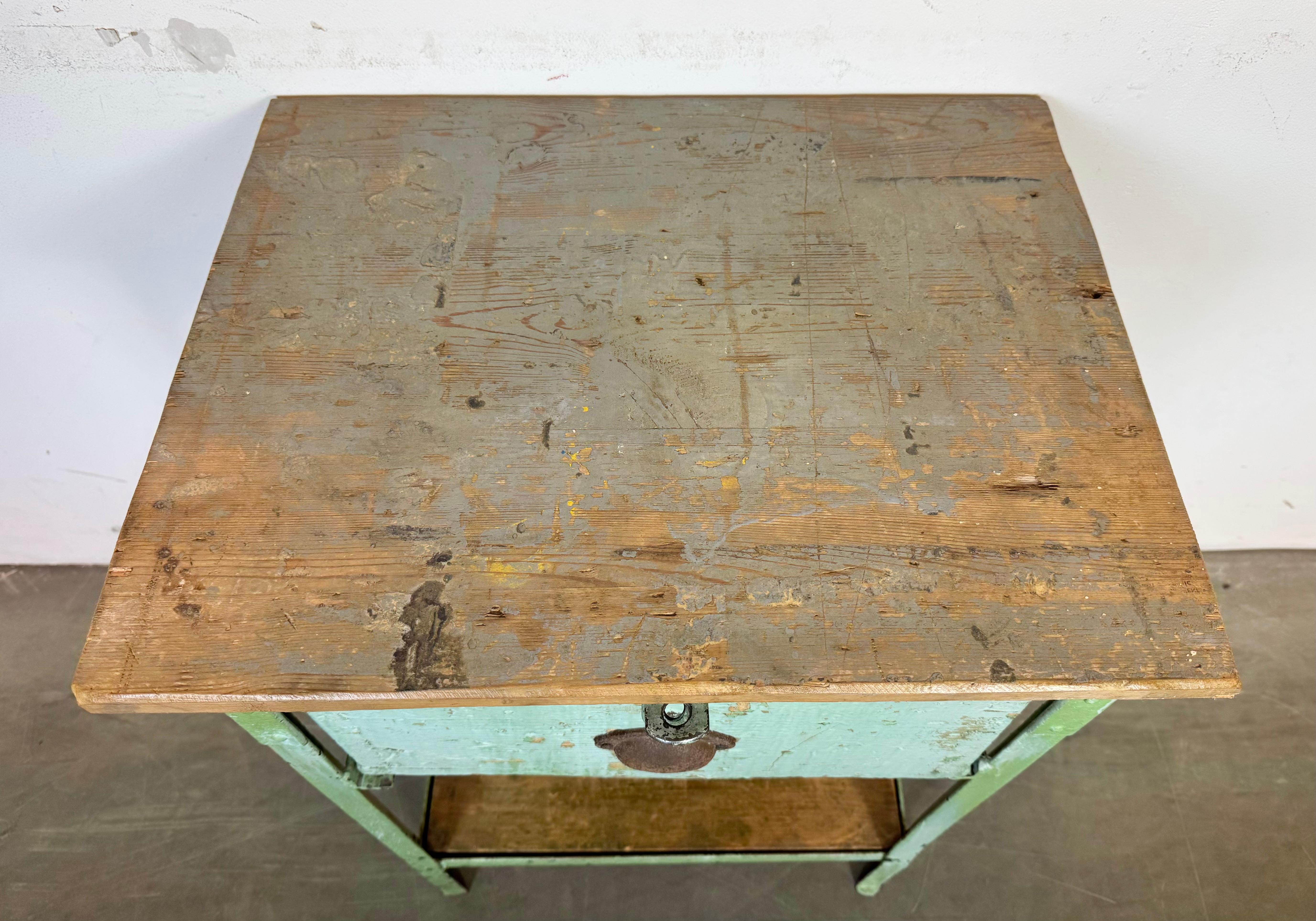 Fer Commode industrielle en fer vert, années 1950 en vente