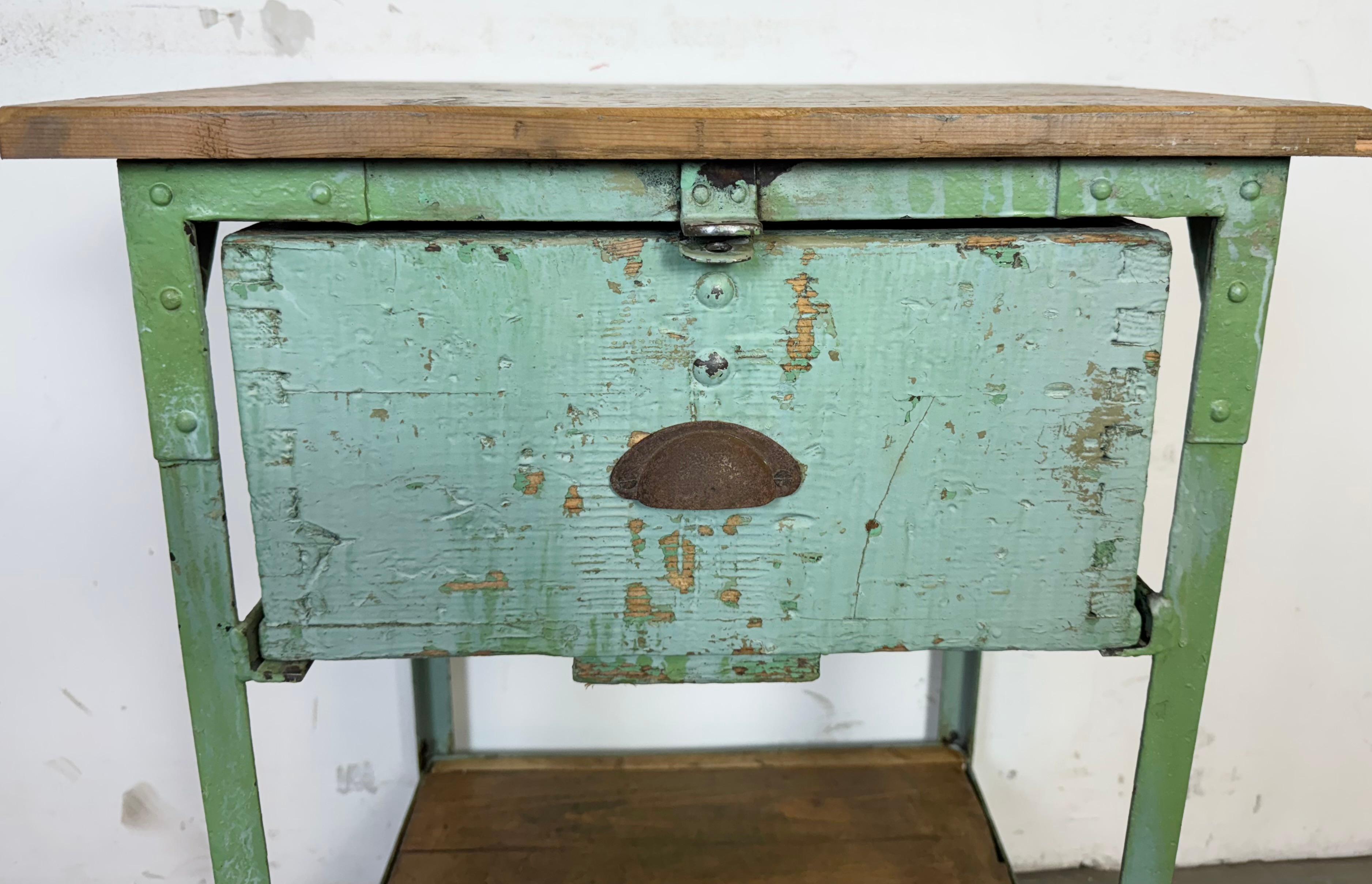 Commode industrielle en fer vert, années 1950 en vente 1