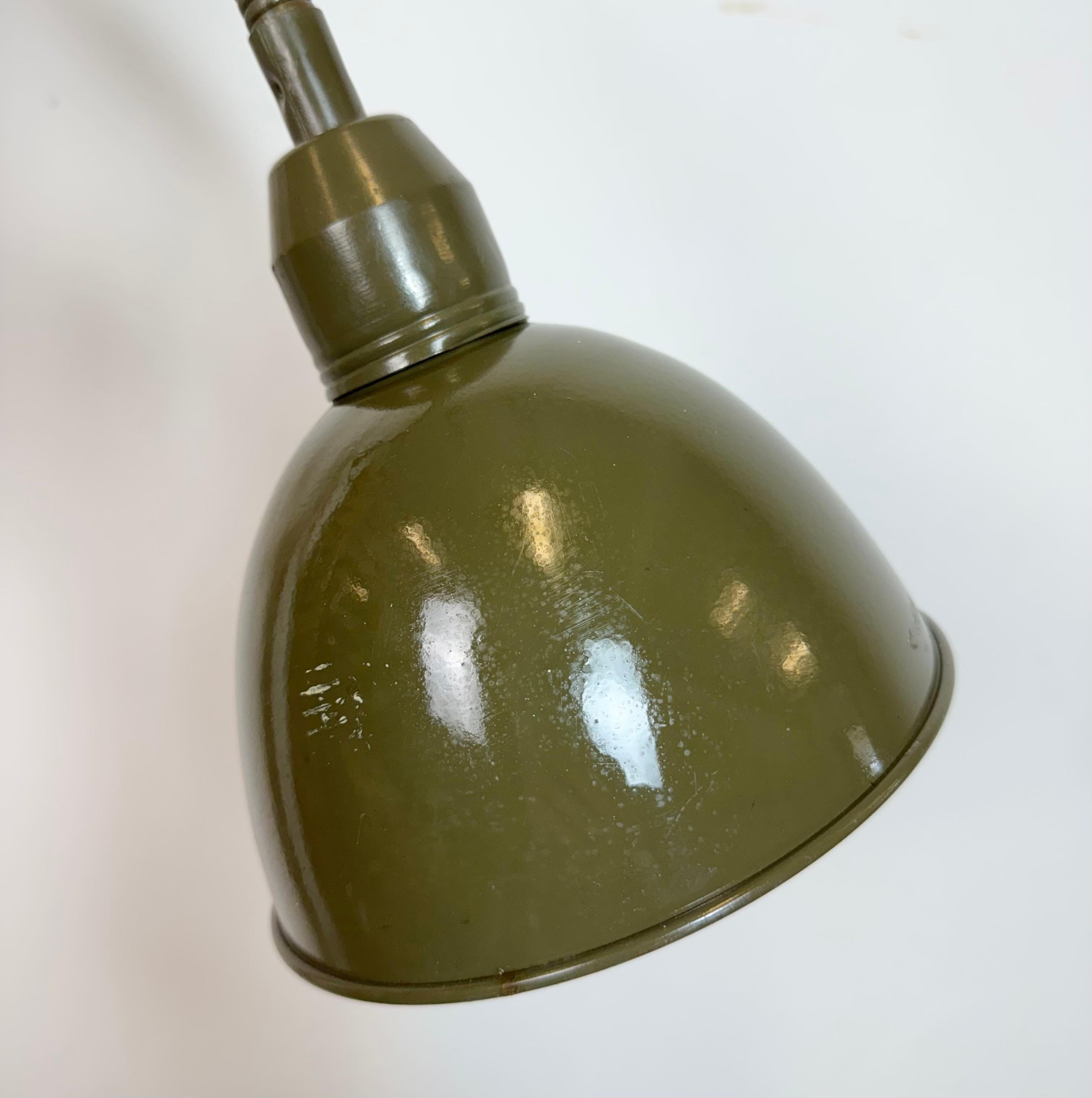 Lámpara de pared de cuello de cisne militar industrial verde de Elektroinstala, años 60 en venta 5