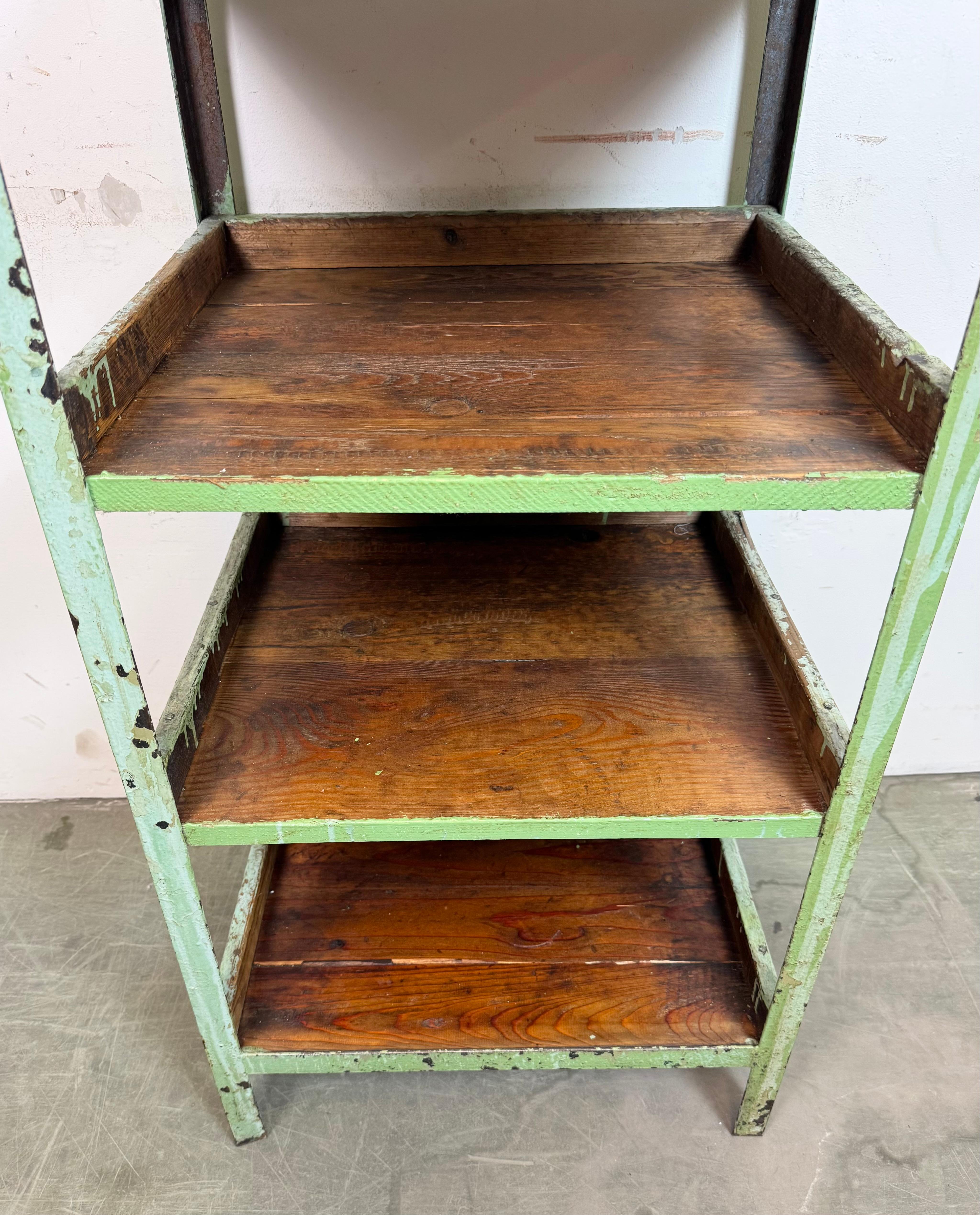 Étagère industrielle verte, années 1960 en vente 3