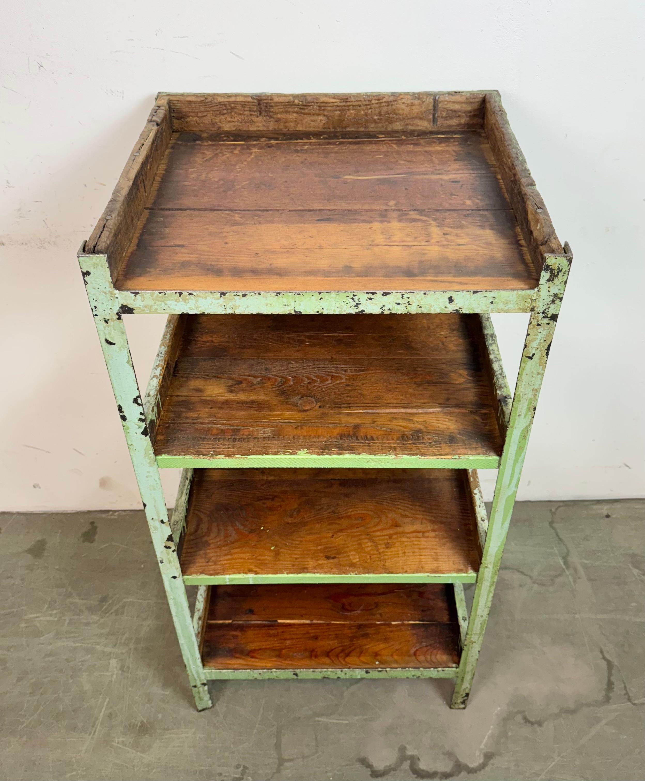 Tchèque Étagère industrielle verte, années 1960 en vente