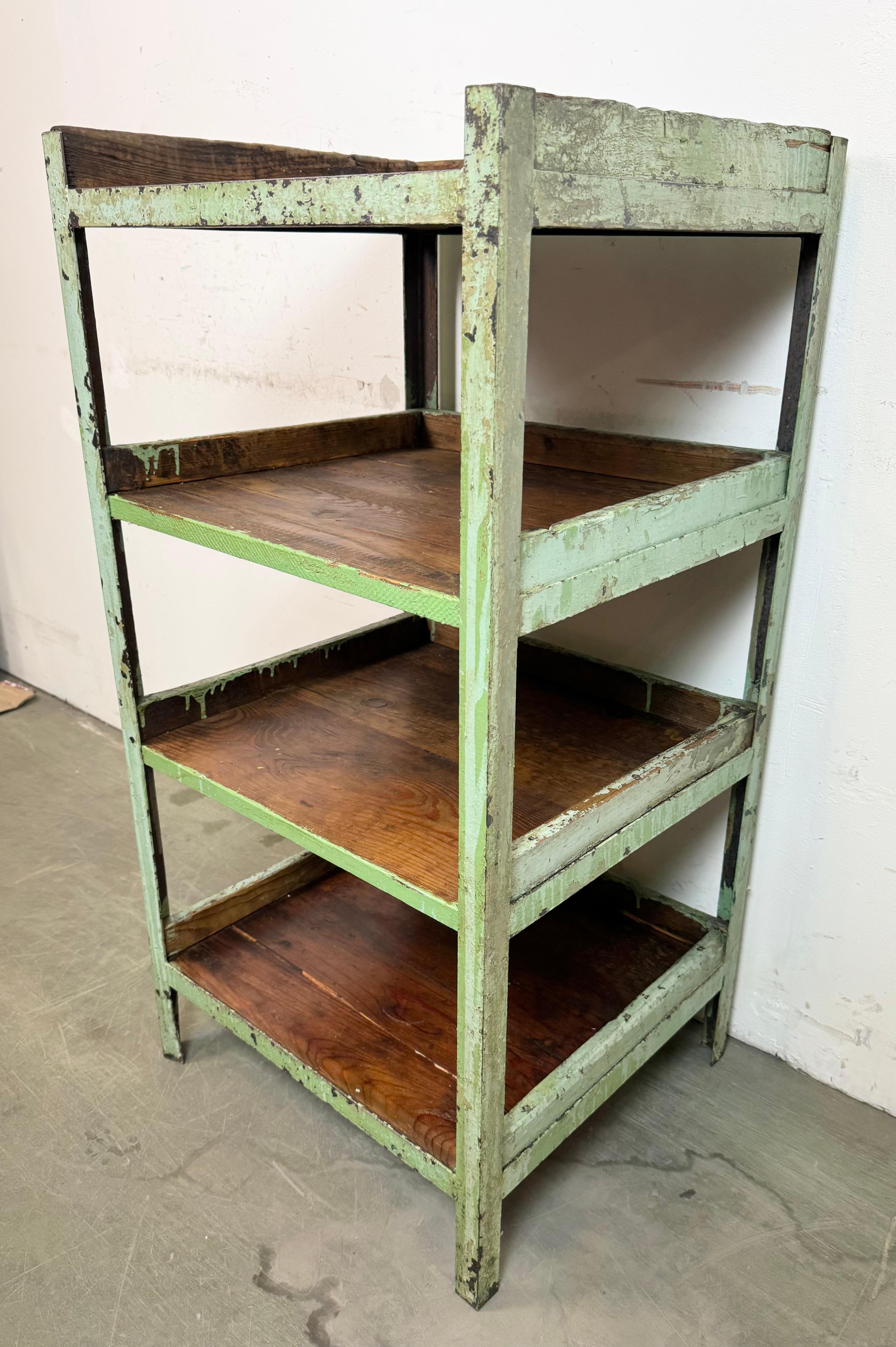 Étagère industrielle verte, années 1960 Bon état - En vente à Kojetice, CZ