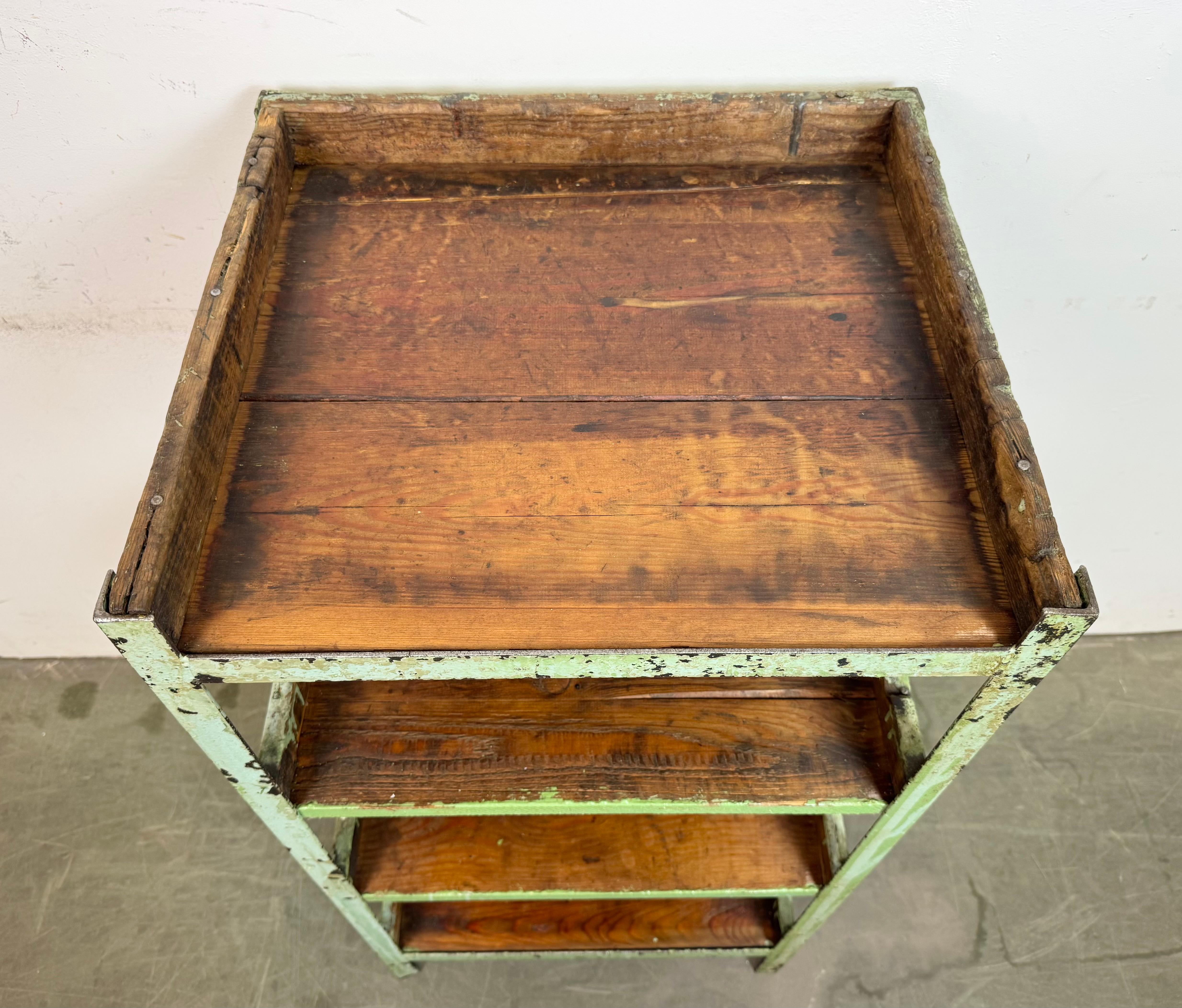 Fer Étagère industrielle verte, années 1960 en vente