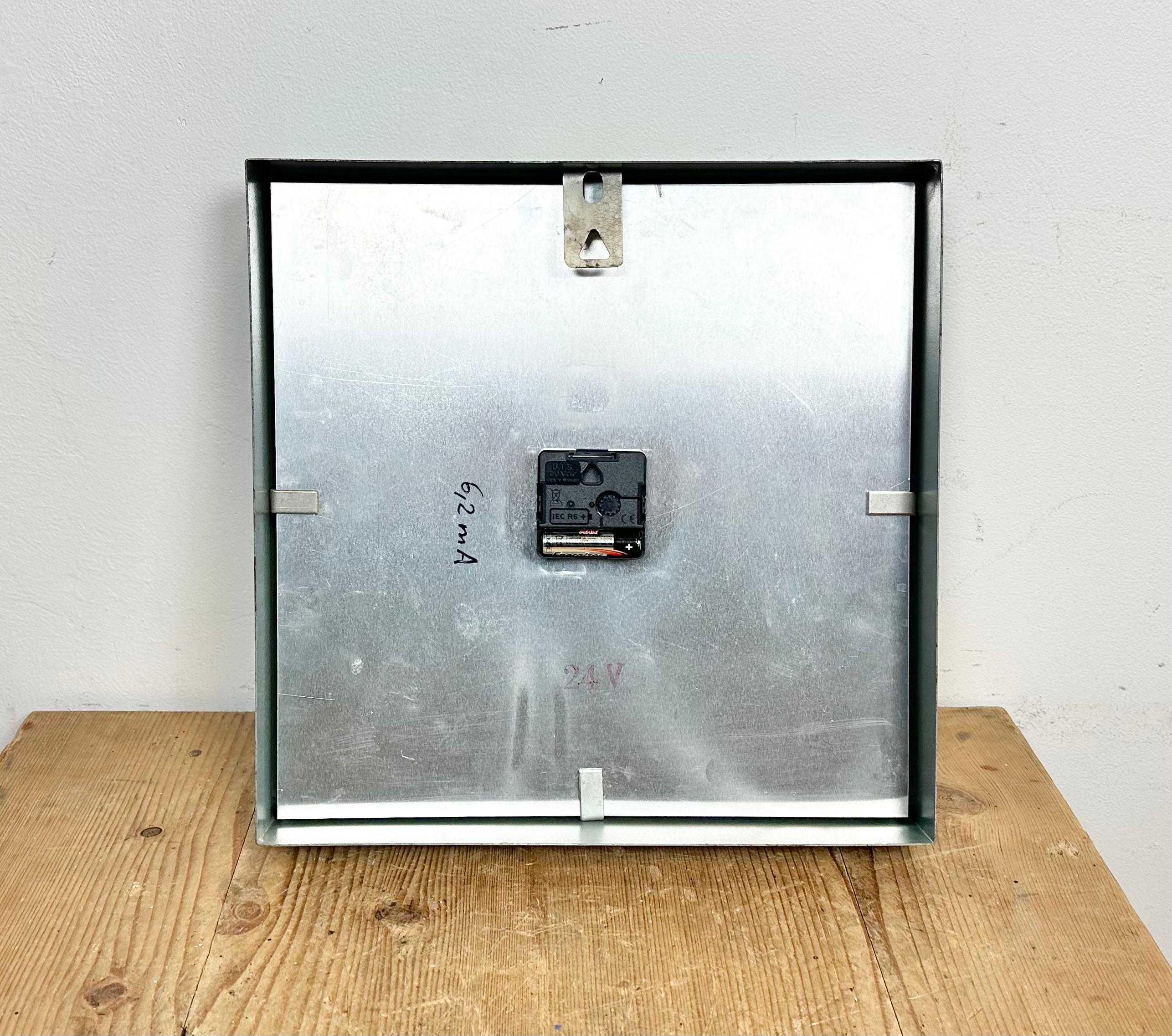 Green Industrial Square Wall Clock from Pragotron, 1970s For Sale 7