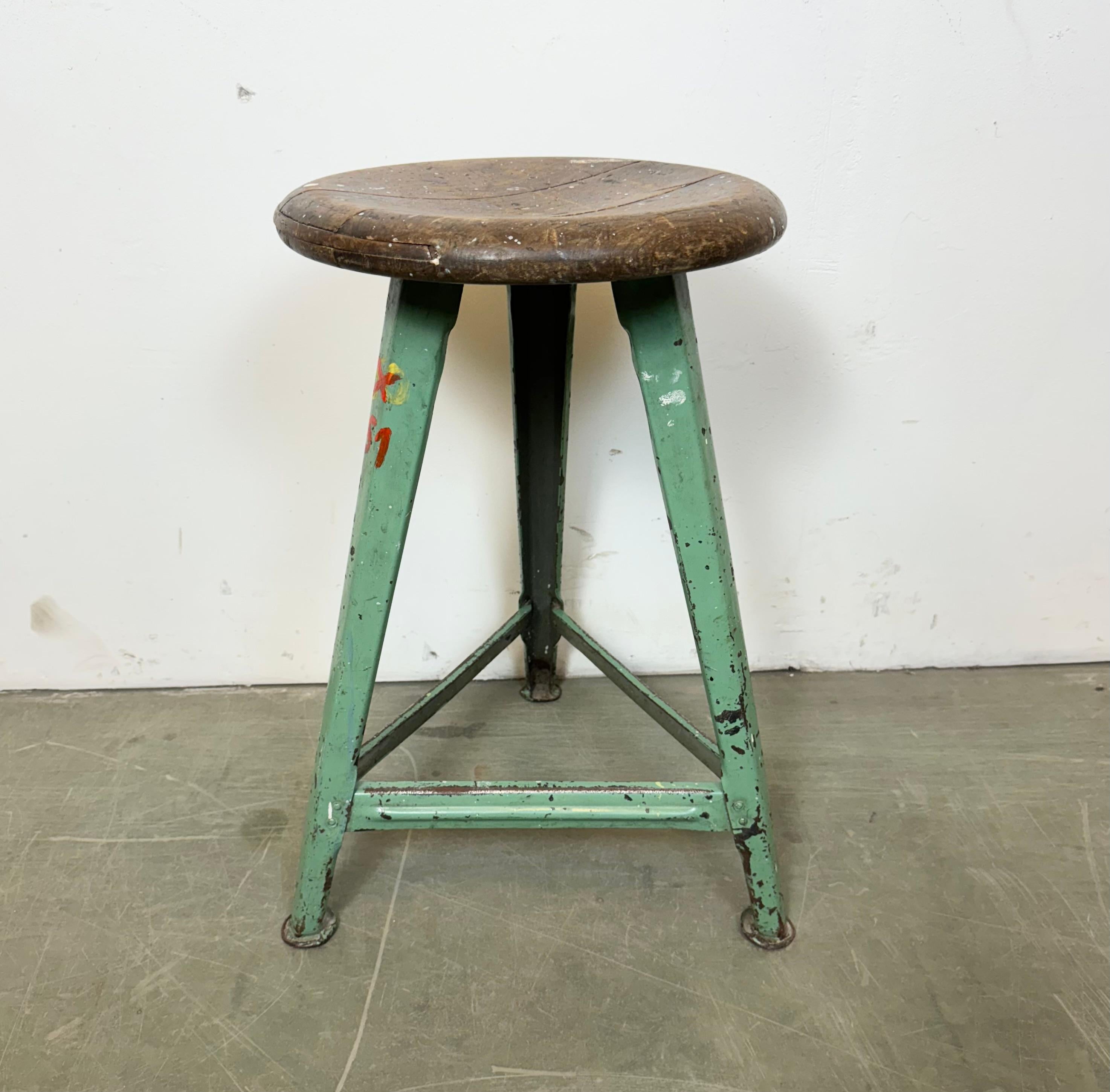 Tabouret d'atelier industriel vert, années 1960 en vente 3