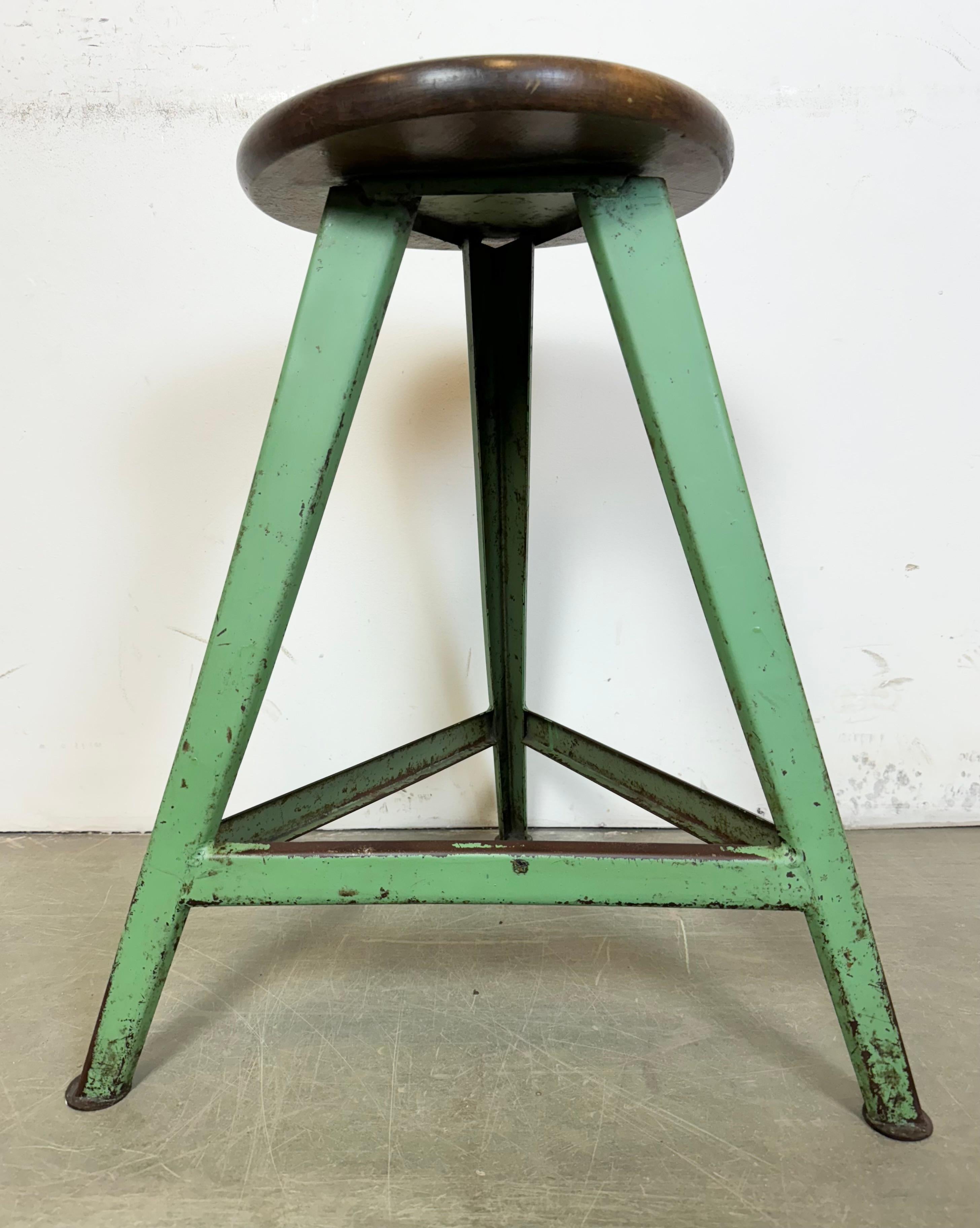 Tabouret d'atelier industriel vert, années 1960 en vente 4