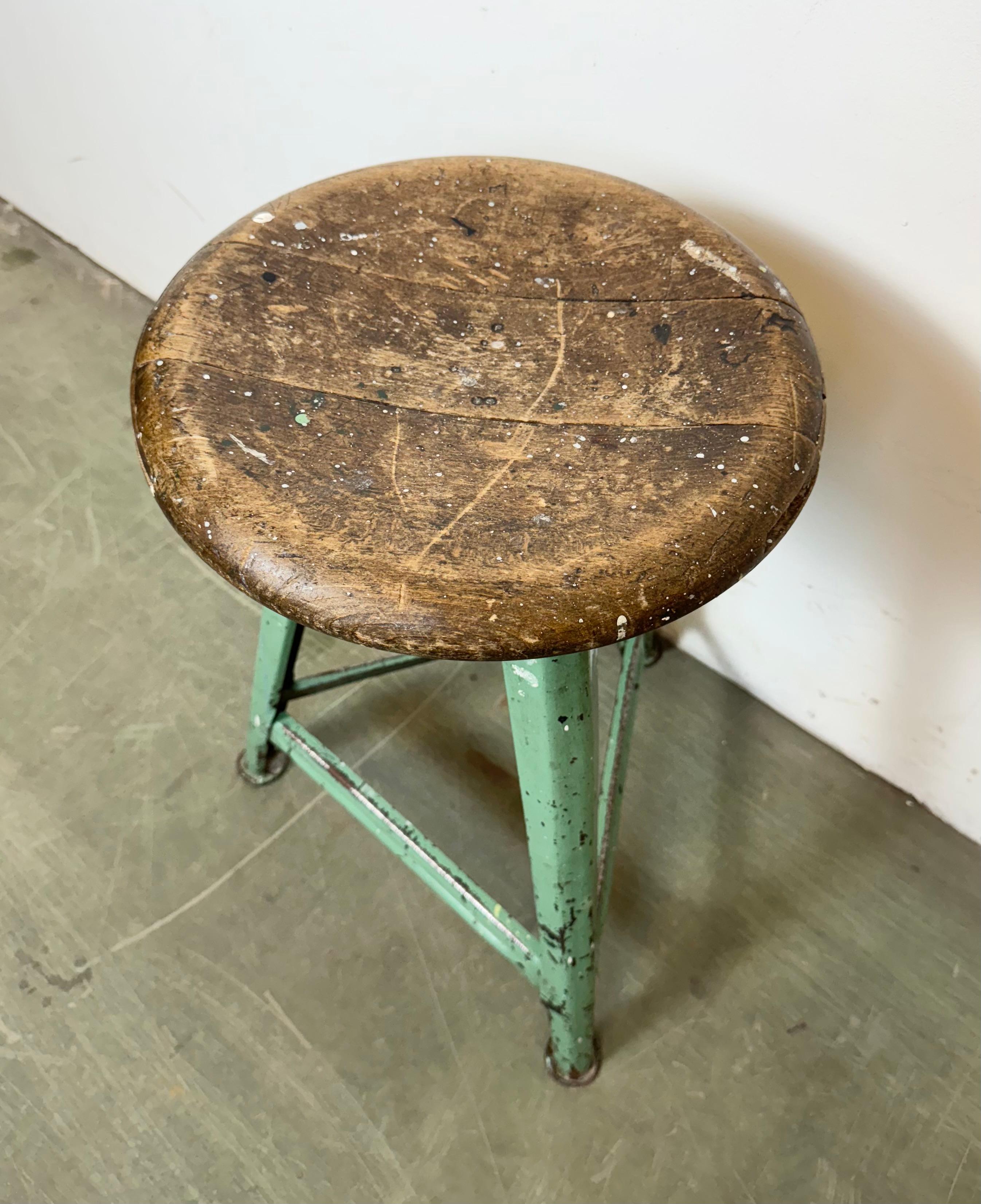 Tabouret d'atelier industriel vert, années 1960 en vente 5