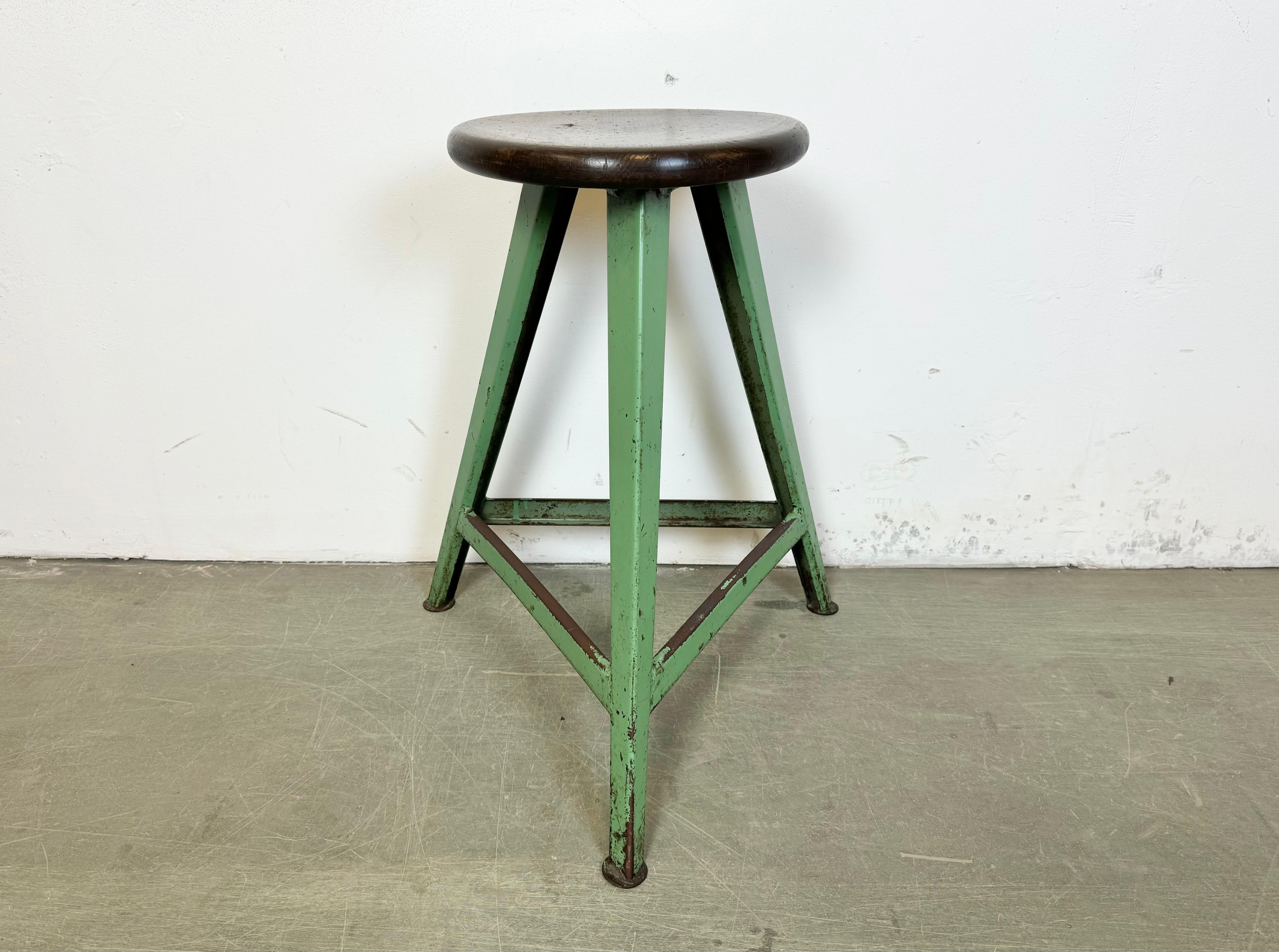 Vintage Industrial factory stool made in former Czechoslovakia during the 1960s It features a wooden seat and a green metal frame. The weight of the stool is 4,7 kg.
The diameter of the seat is 32 cm.
