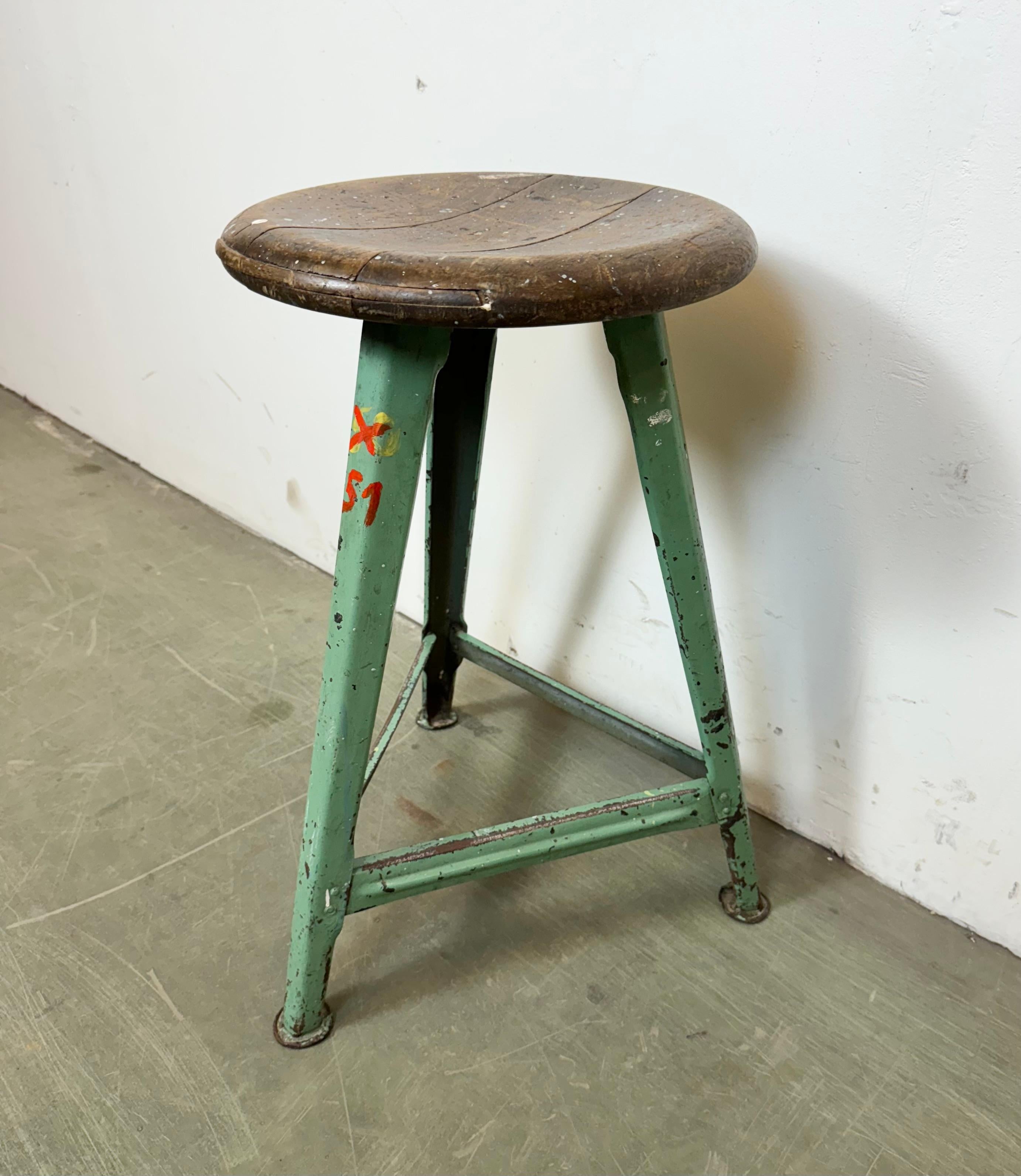 Tchèque Tabouret d'atelier industriel vert, années 1960 en vente