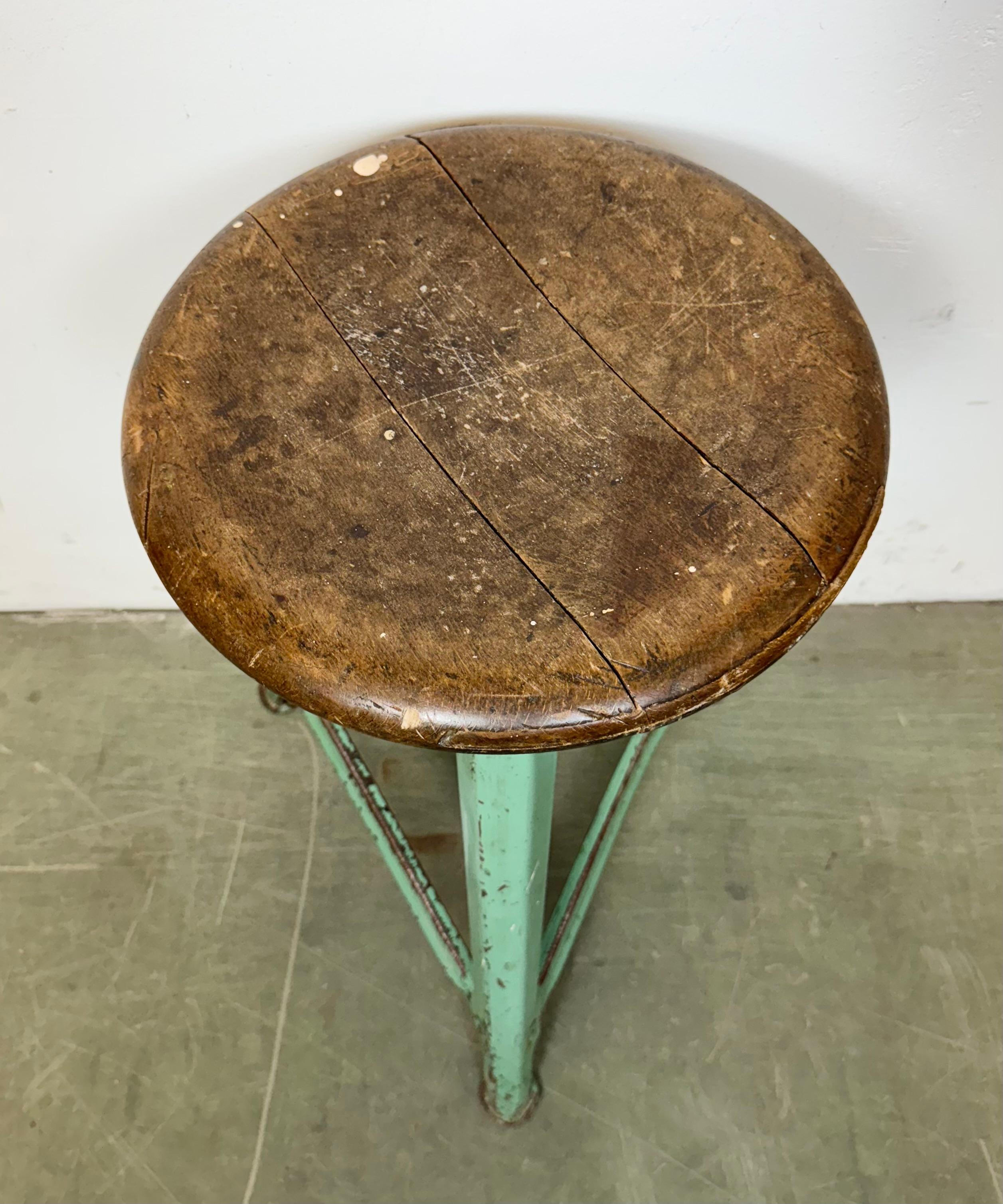 20ième siècle Tabouret d'atelier industriel vert, années 1960 en vente
