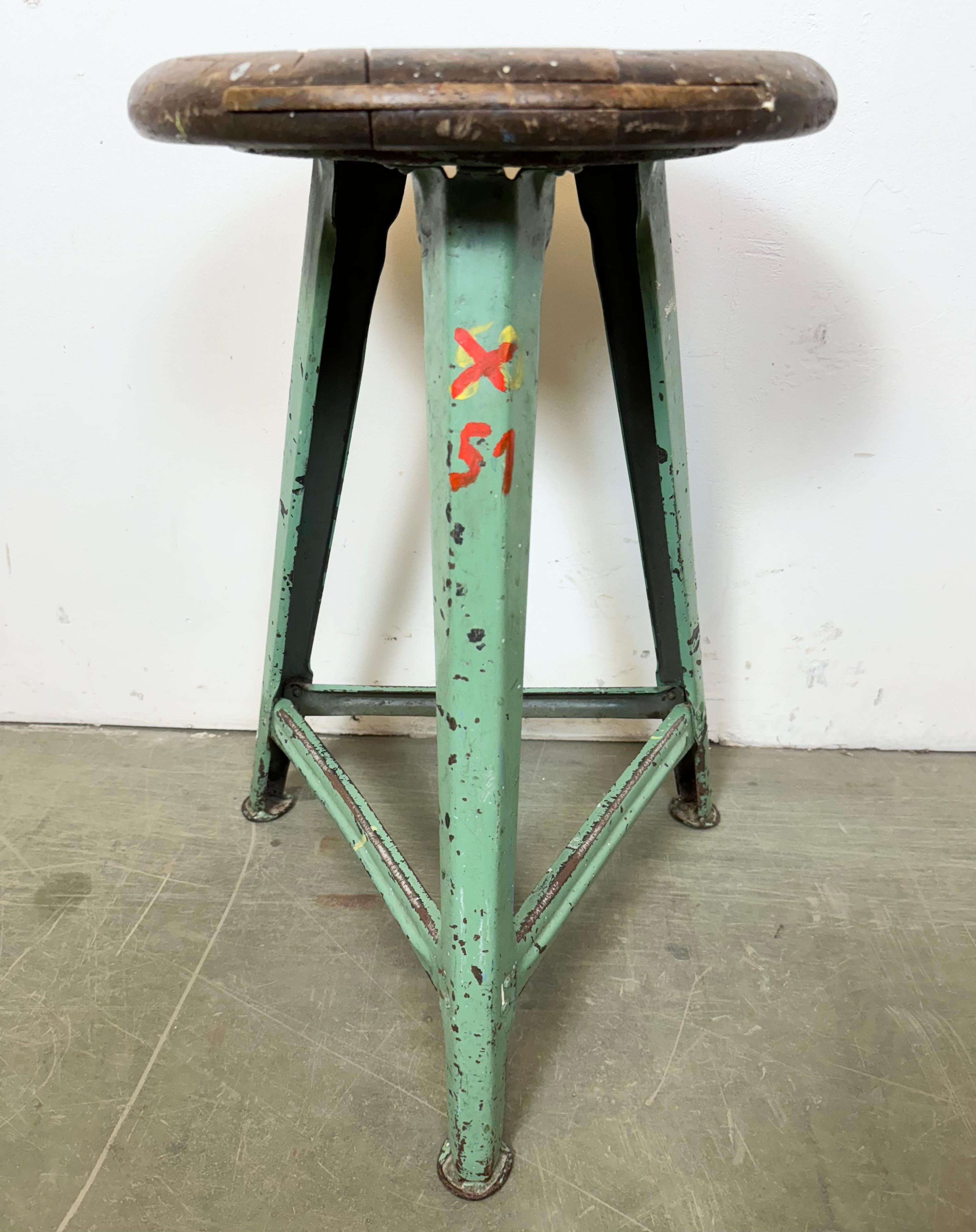 20ième siècle Tabouret d'atelier industriel vert, années 1960 en vente