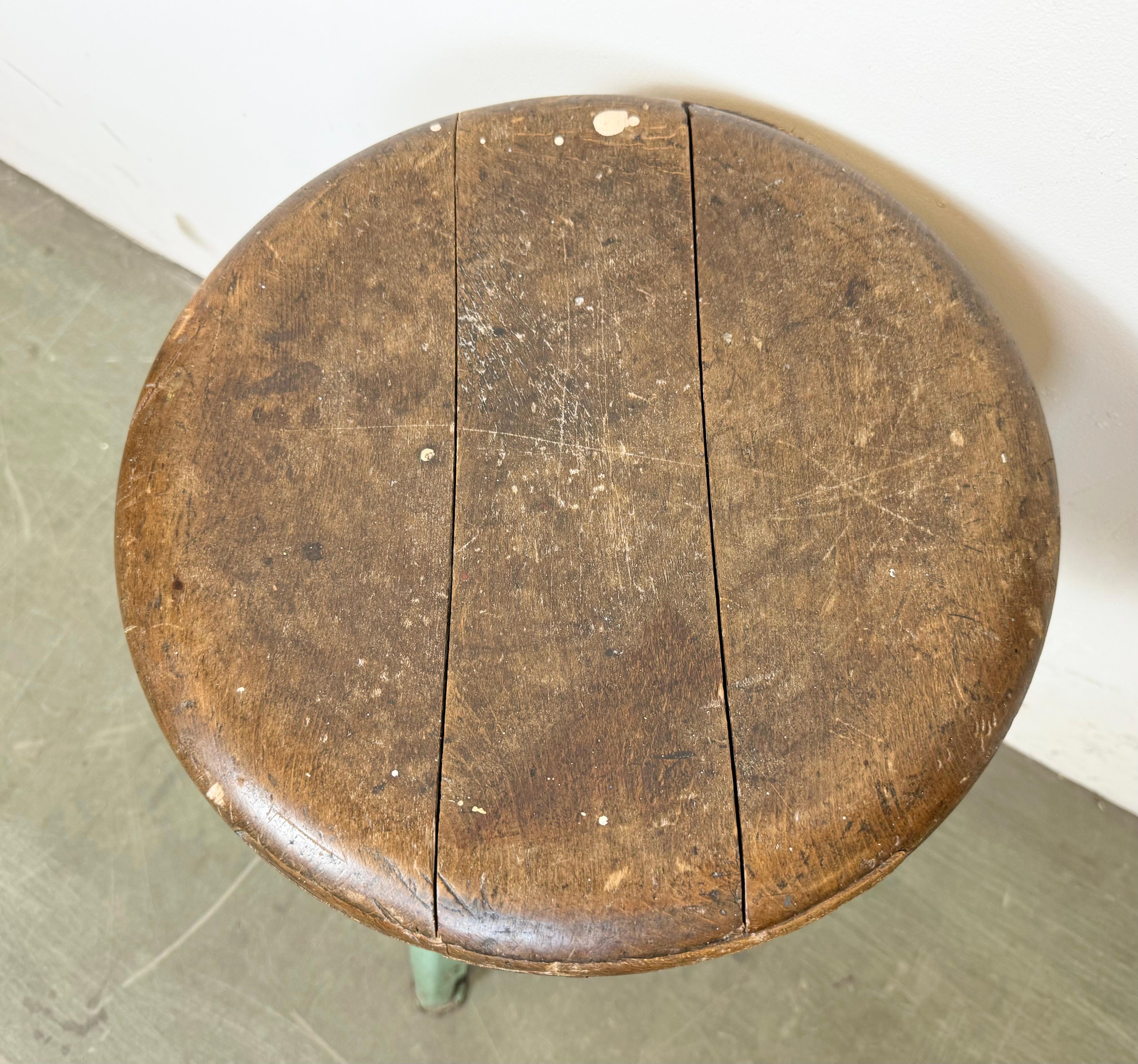 Tabouret d'atelier industriel vert, années 1960 en vente 2