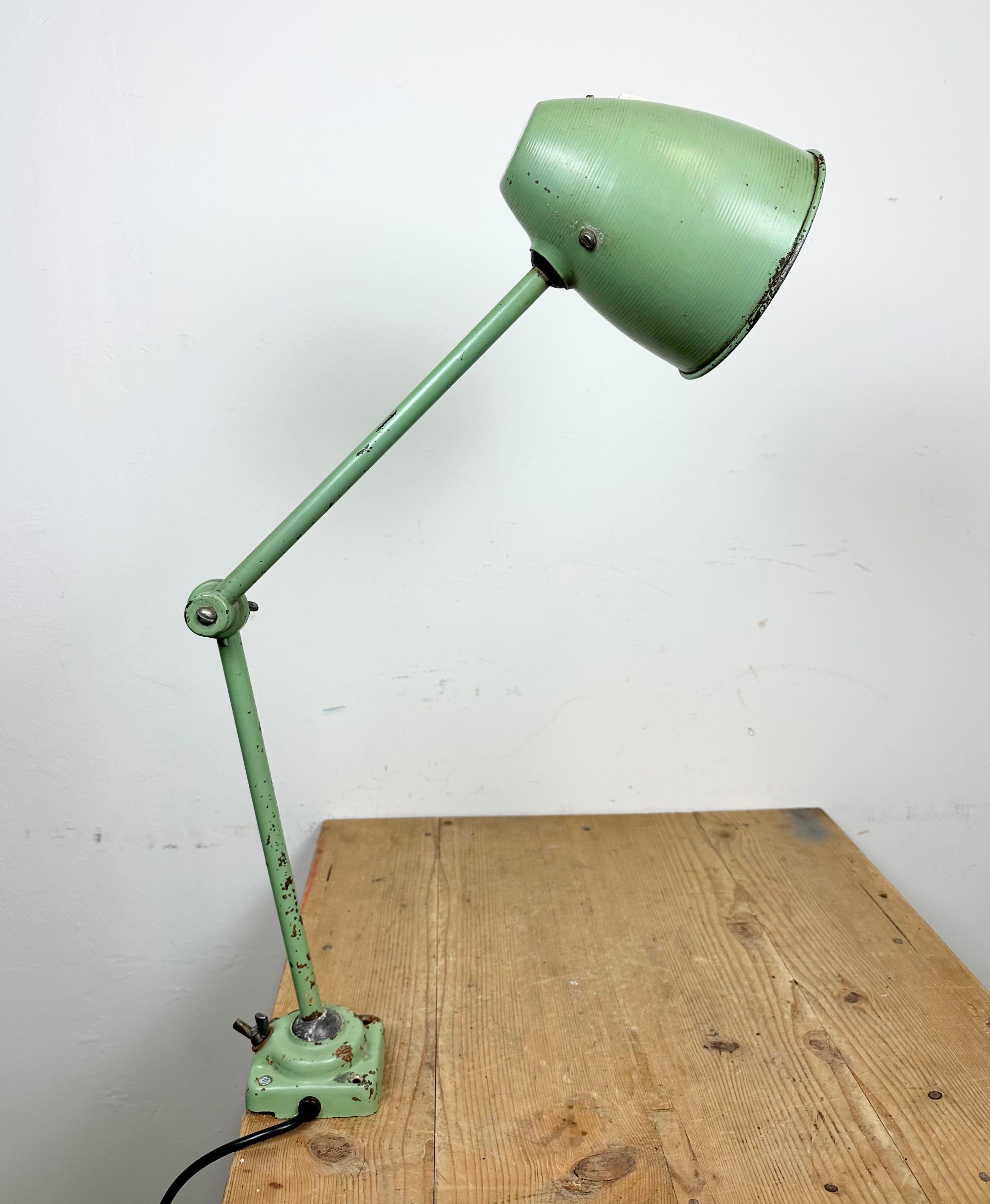 Lampe de table d'atelier industrielle verte, années 1960 en vente 2