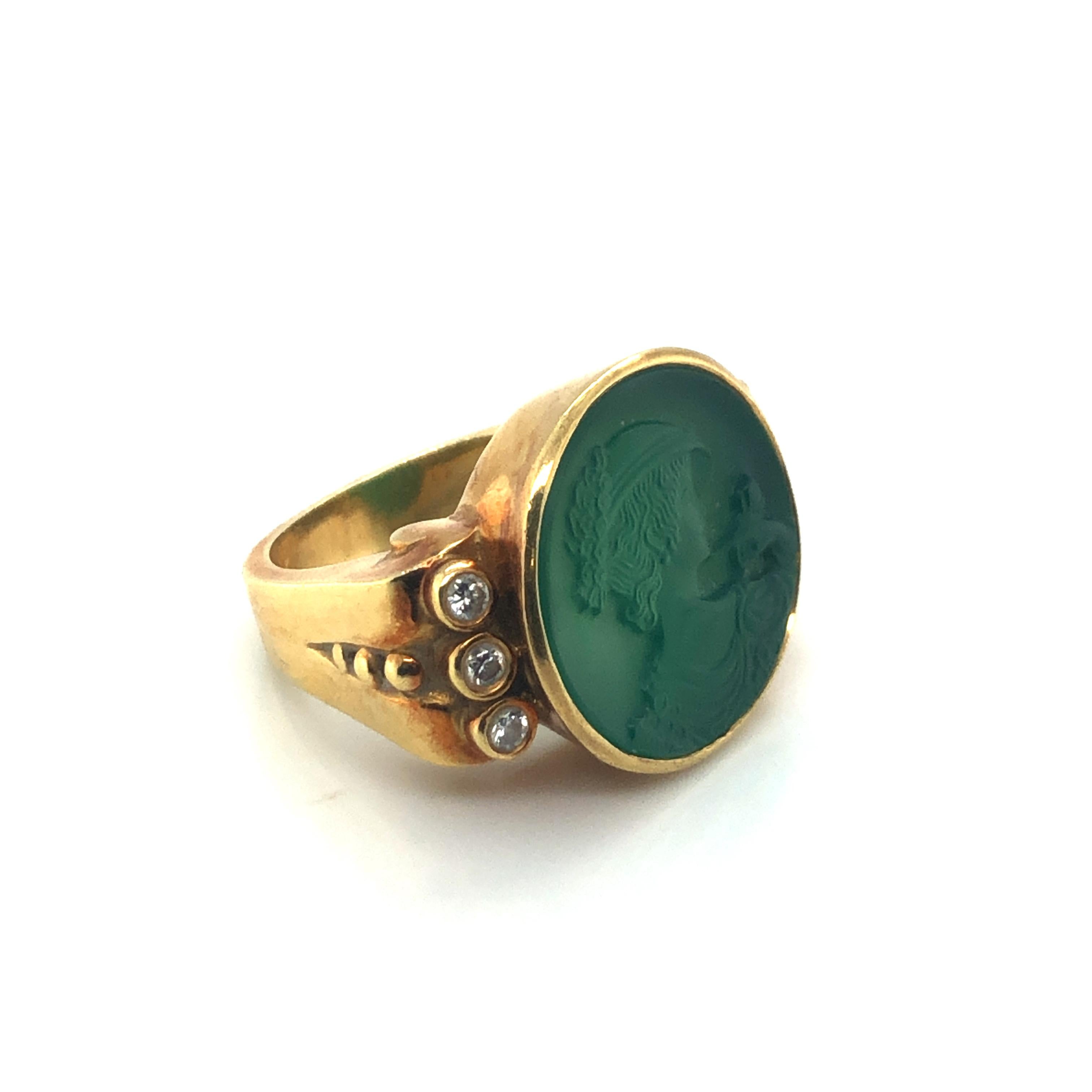 Grüner Intaglio-Ring aus 18 Karat Gelbgold im Zustand „Gut“ im Angebot in Dallas, TX