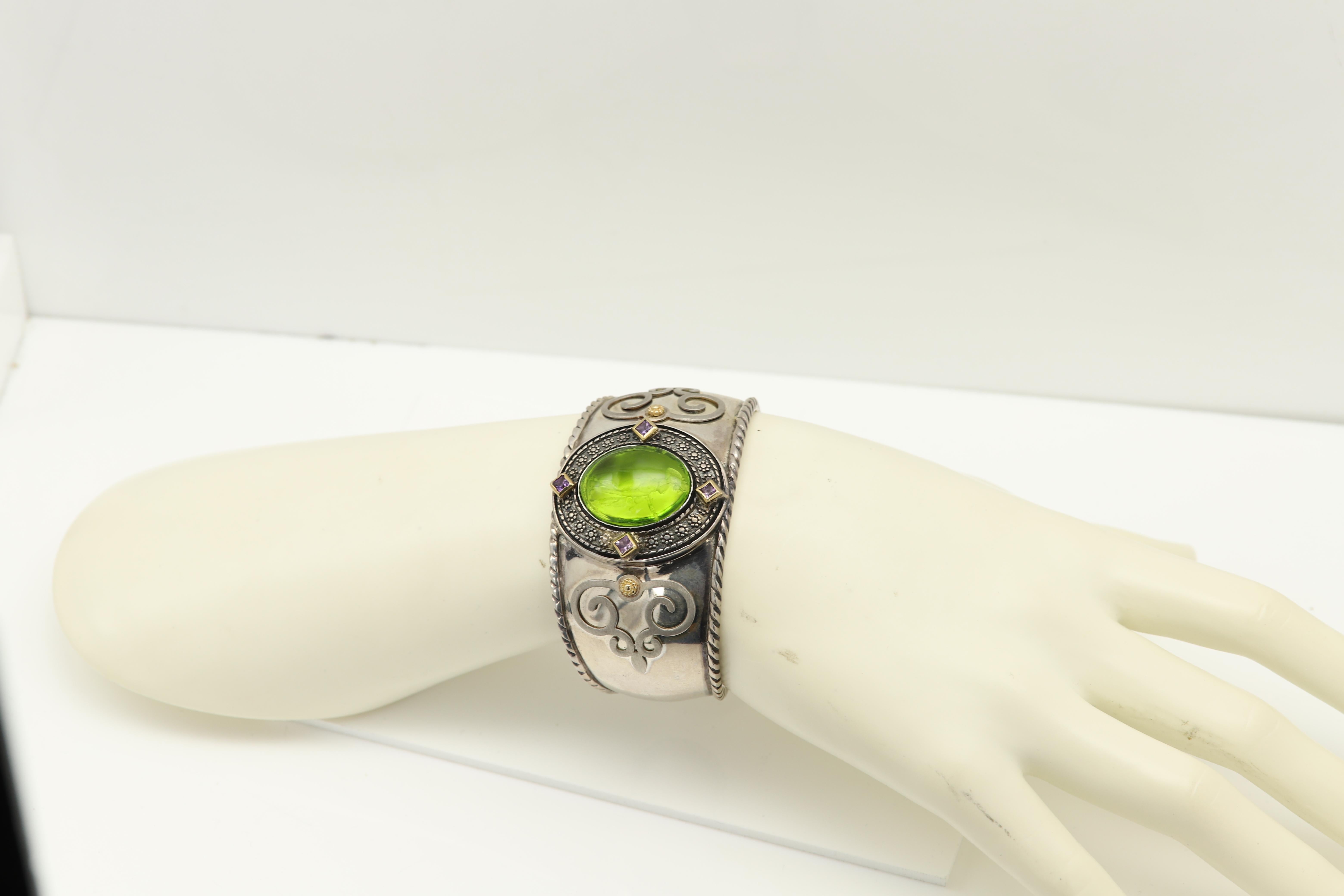 Green Italian Murano Glass Cuff Bracelet Glass Cameo of Venus and Cupid Goddess For Sale 4