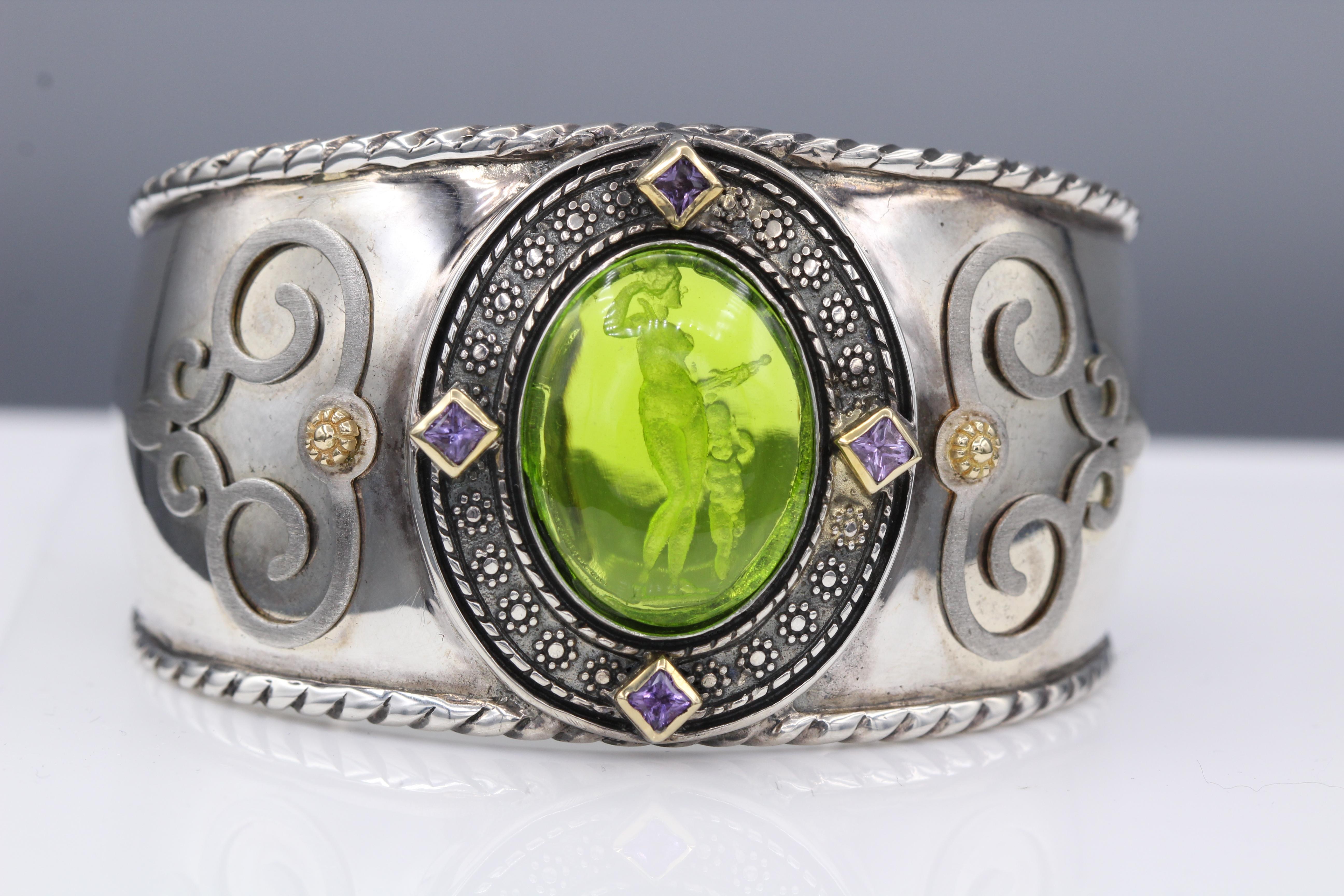 Green Italian Murano Glass Cuff Bracelet Glass Cameo of Venus and Cupid Godess In New Condition For Sale In Brooklyn, NY