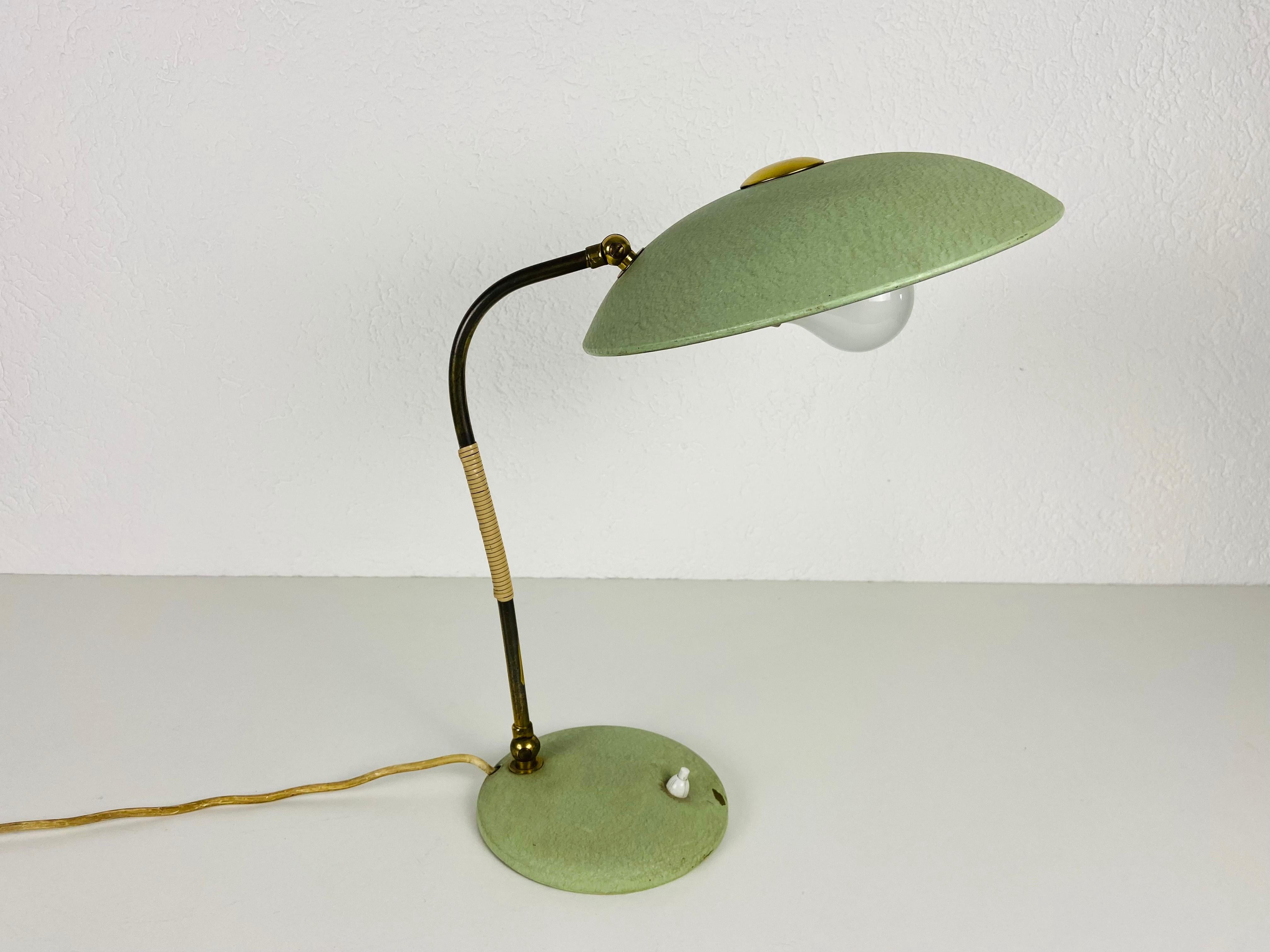 Green Italian Table Lamp in the Style of Stilnovo, 1960s, Italy For Sale 3