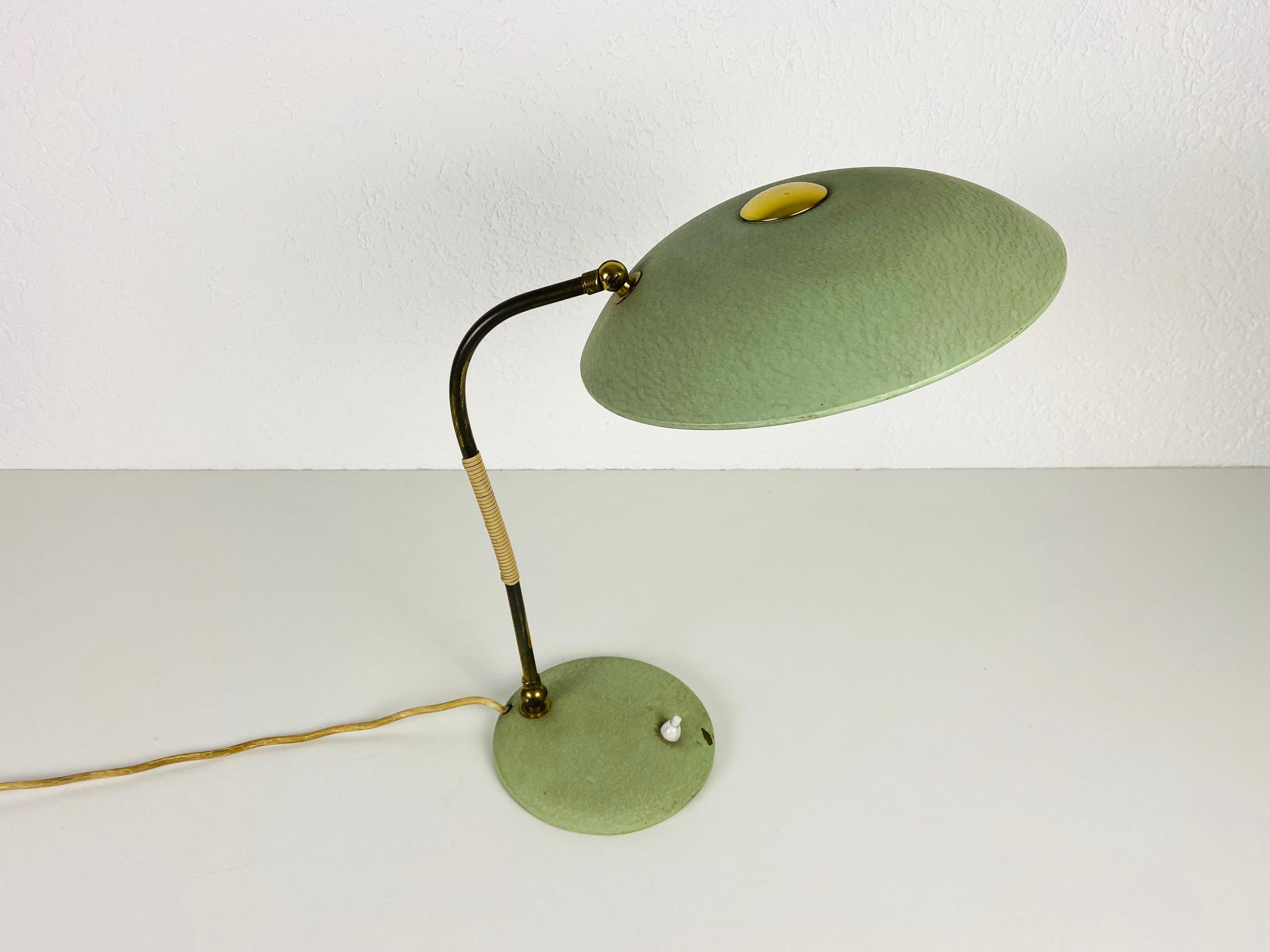 Green Italian Table Lamp in the Style of Stilnovo, 1960s, Italy For Sale 4