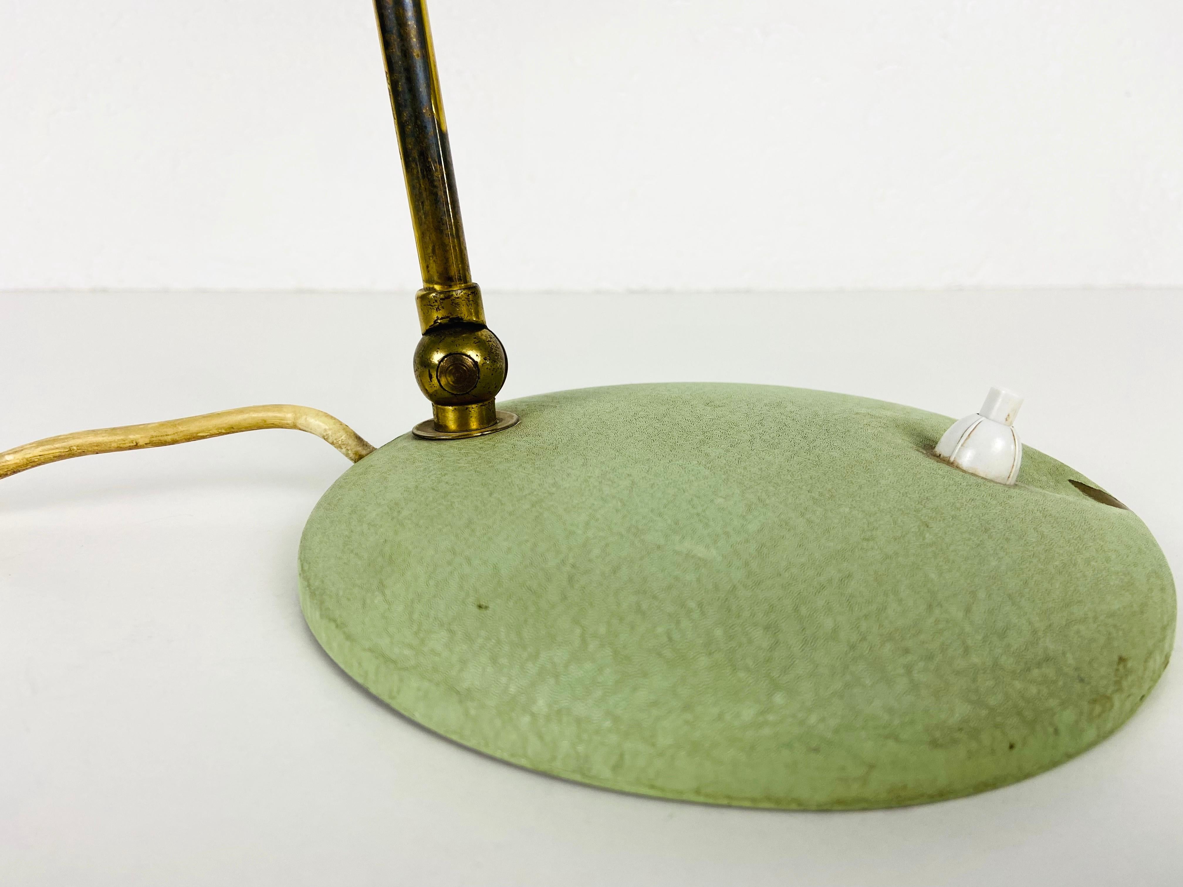 Green Italian Table Lamp in the Style of Stilnovo, 1960s, Italy For Sale 7