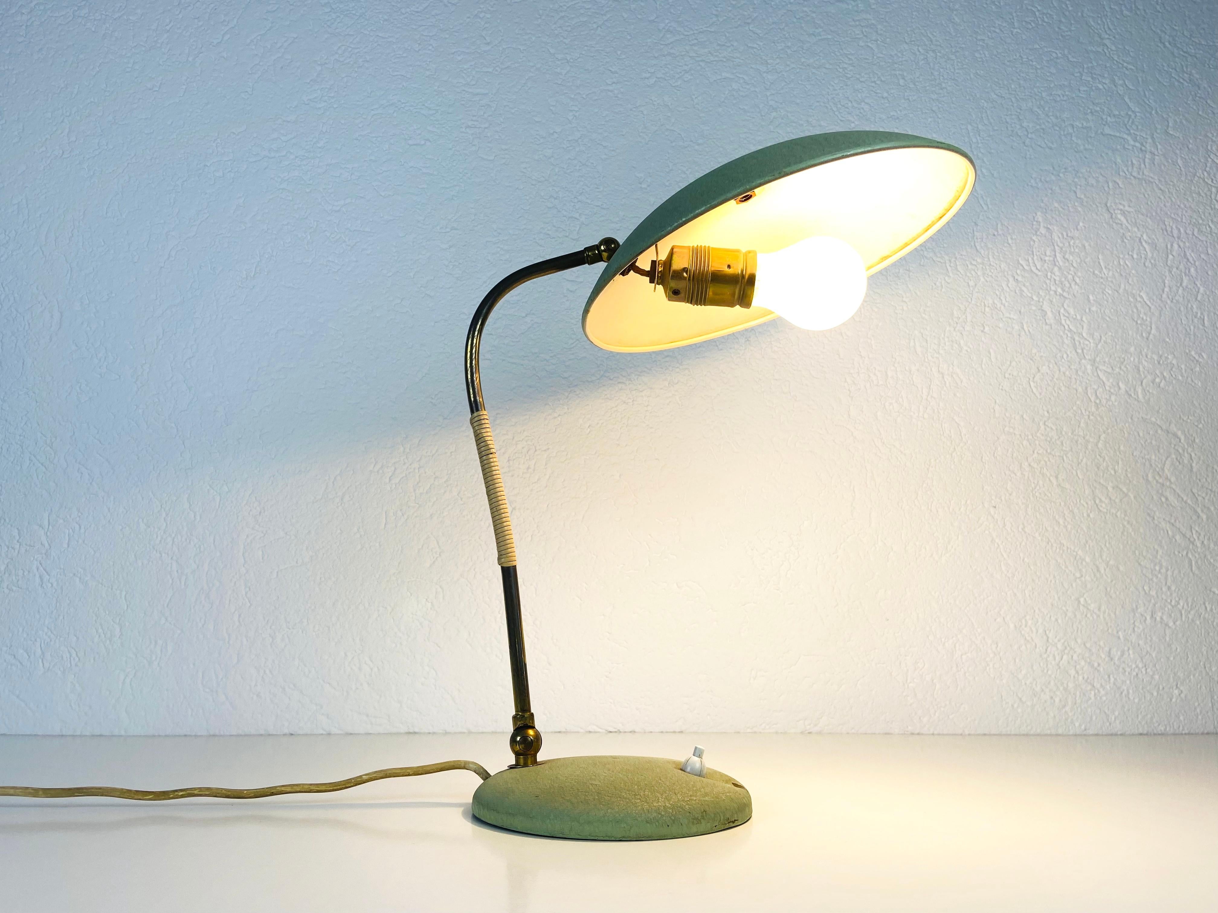 Green Italian Table Lamp in the Style of Stilnovo, 1960s, Italy For Sale 8