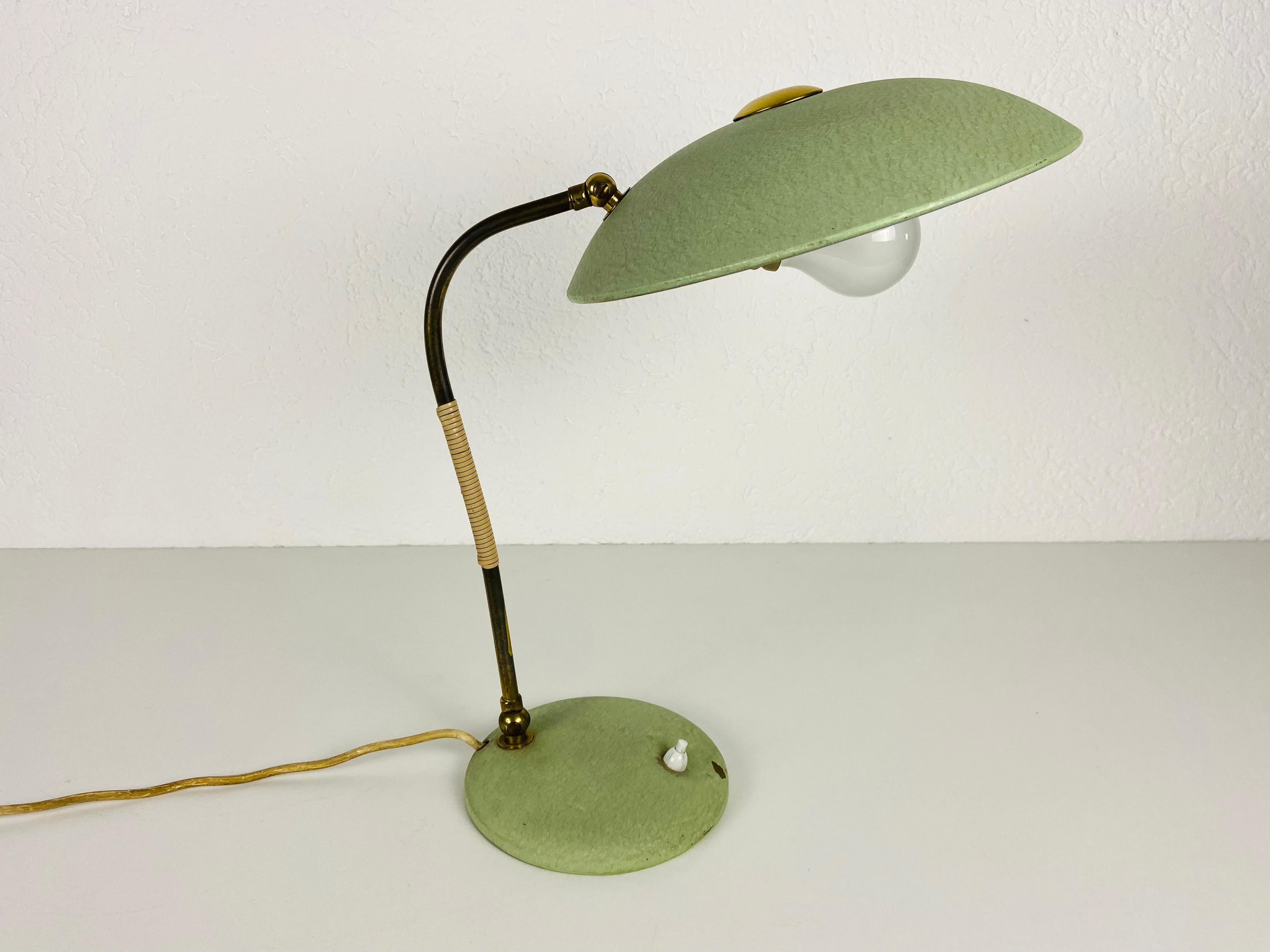 Green Italian Table Lamp in the Style of Stilnovo, 1960s, Italy In Good Condition For Sale In Hagenbach, DE
