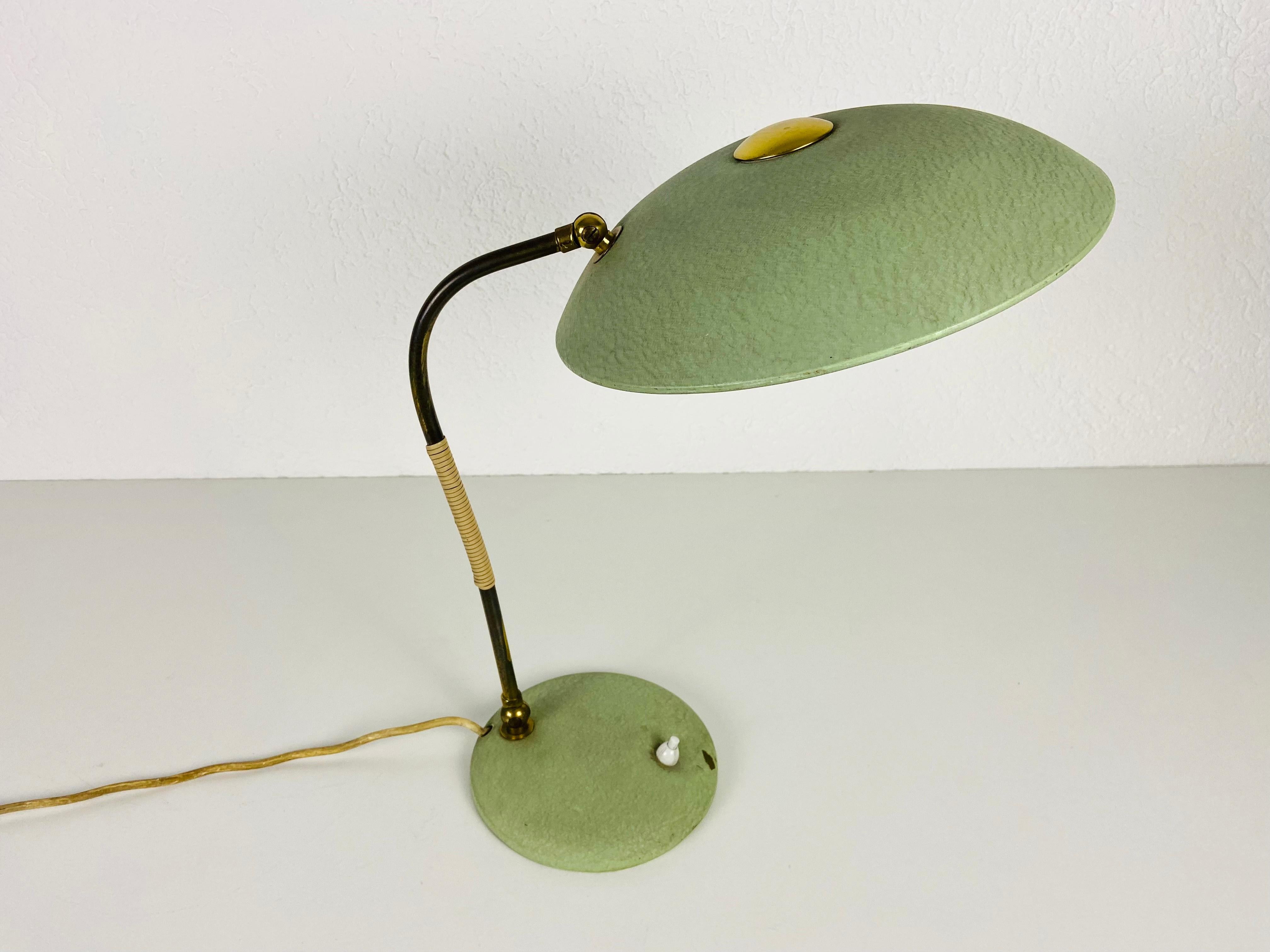 Metal Green Italian Table Lamp in the Style of Stilnovo, 1960s, Italy For Sale