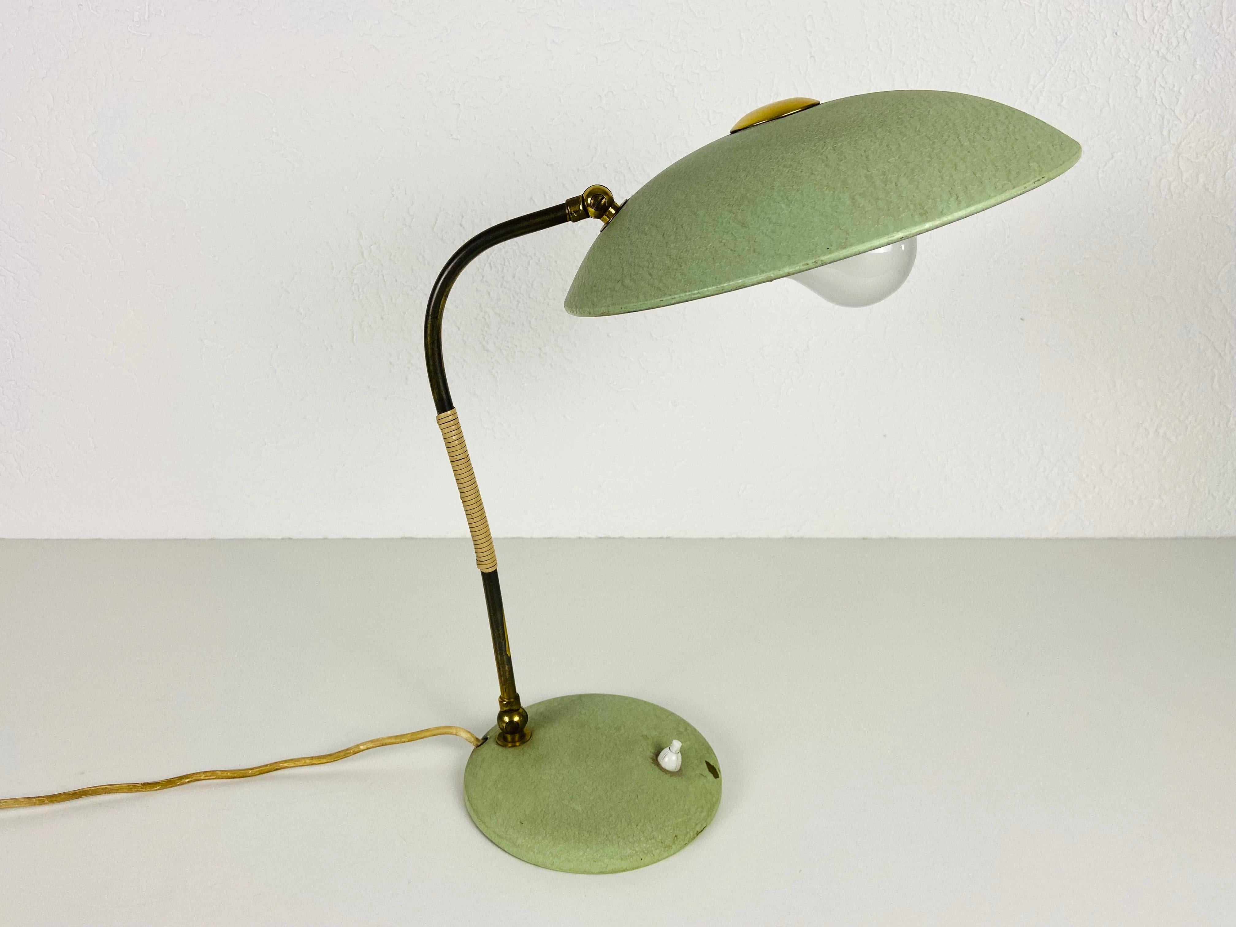Green Italian Table Lamp in the Style of Stilnovo, 1960s, Italy For Sale 2