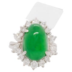 Anello cocktail con giada verde e diamanti in platino