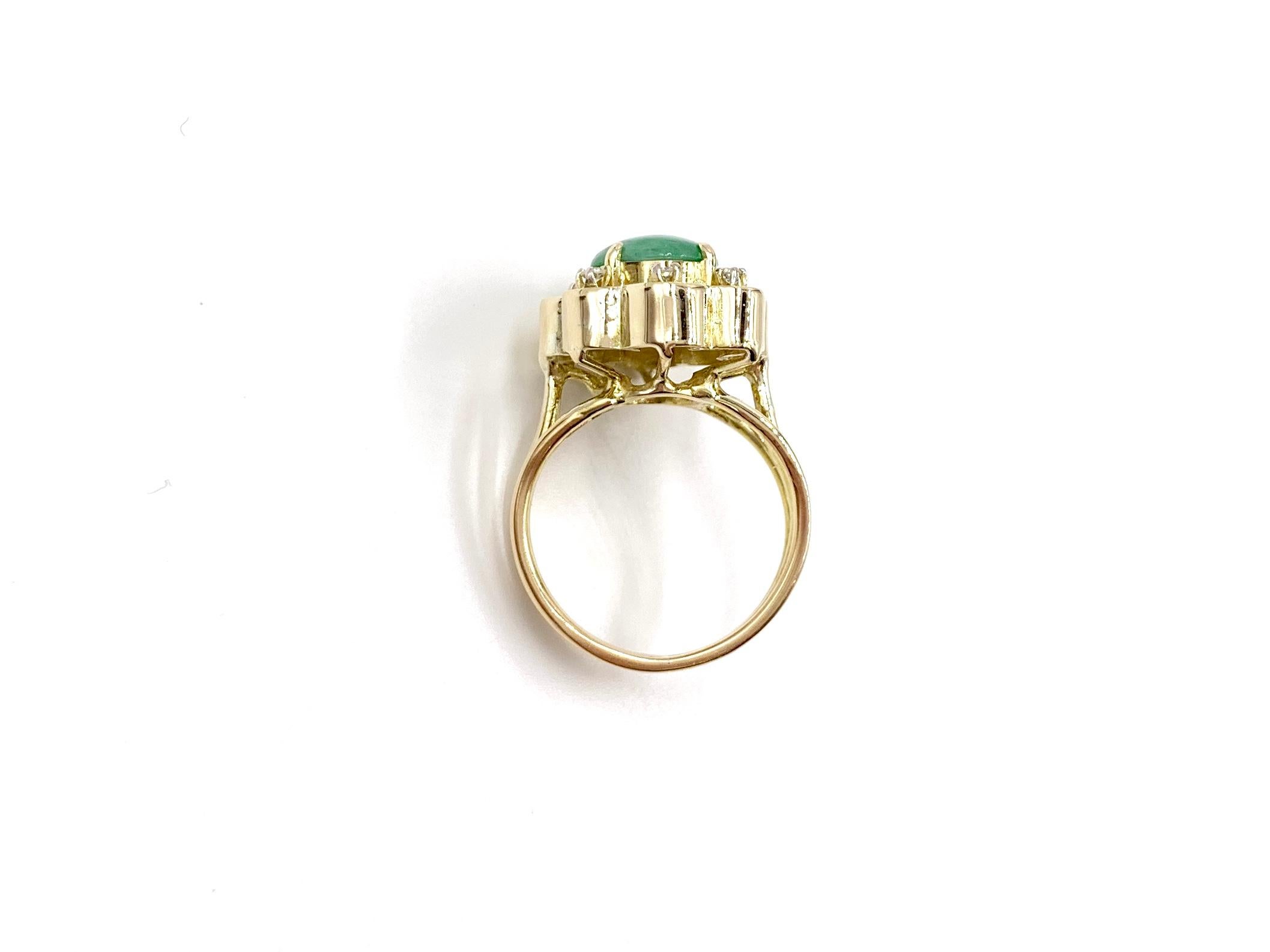 Green Jade and Diamond Floral Yellow Gold Ring In Good Condition For Sale In Pikesville, MD