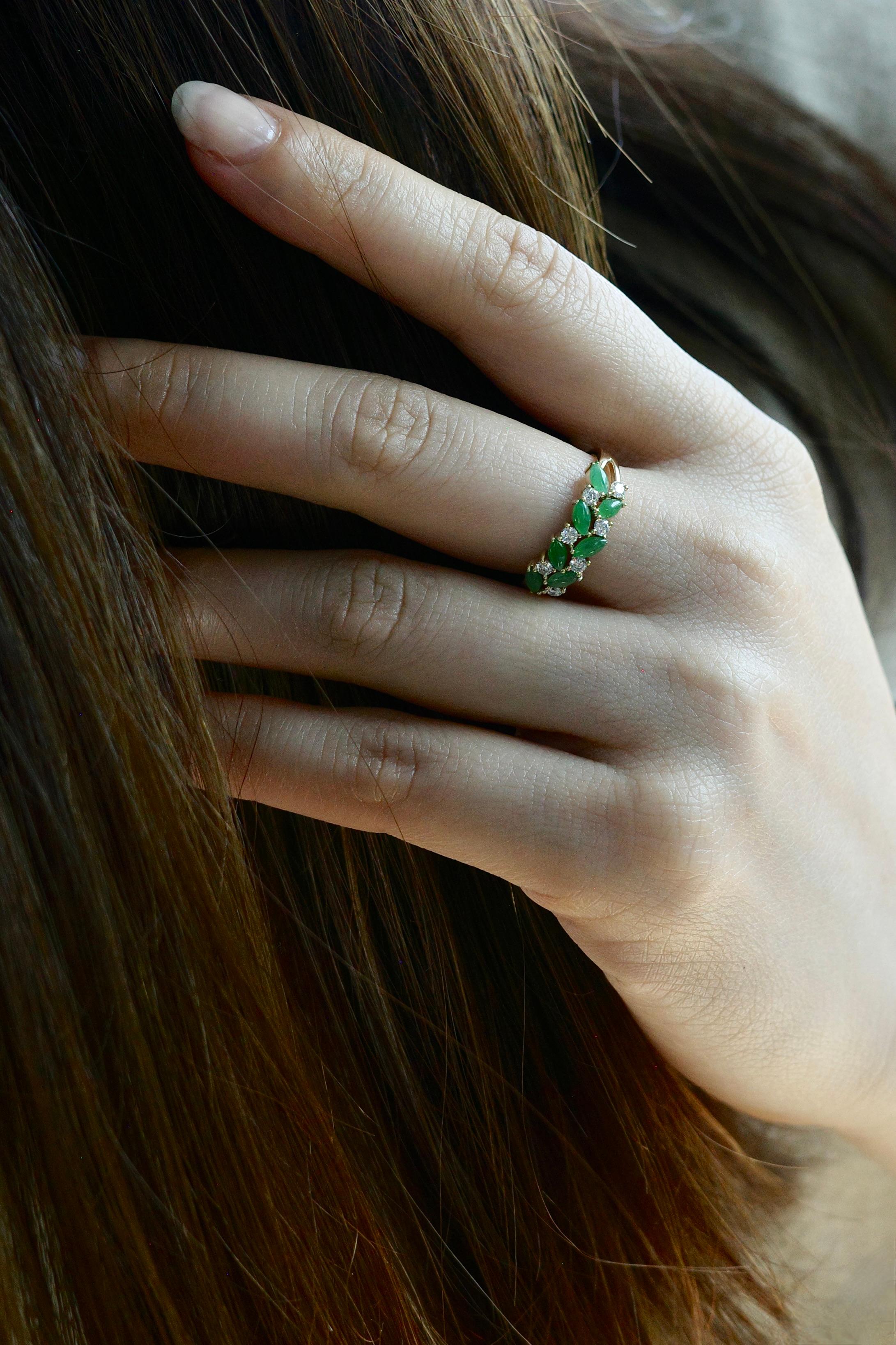 En vente :  Anneau de mariage en or jaune 18K en jade vert et diamant 7