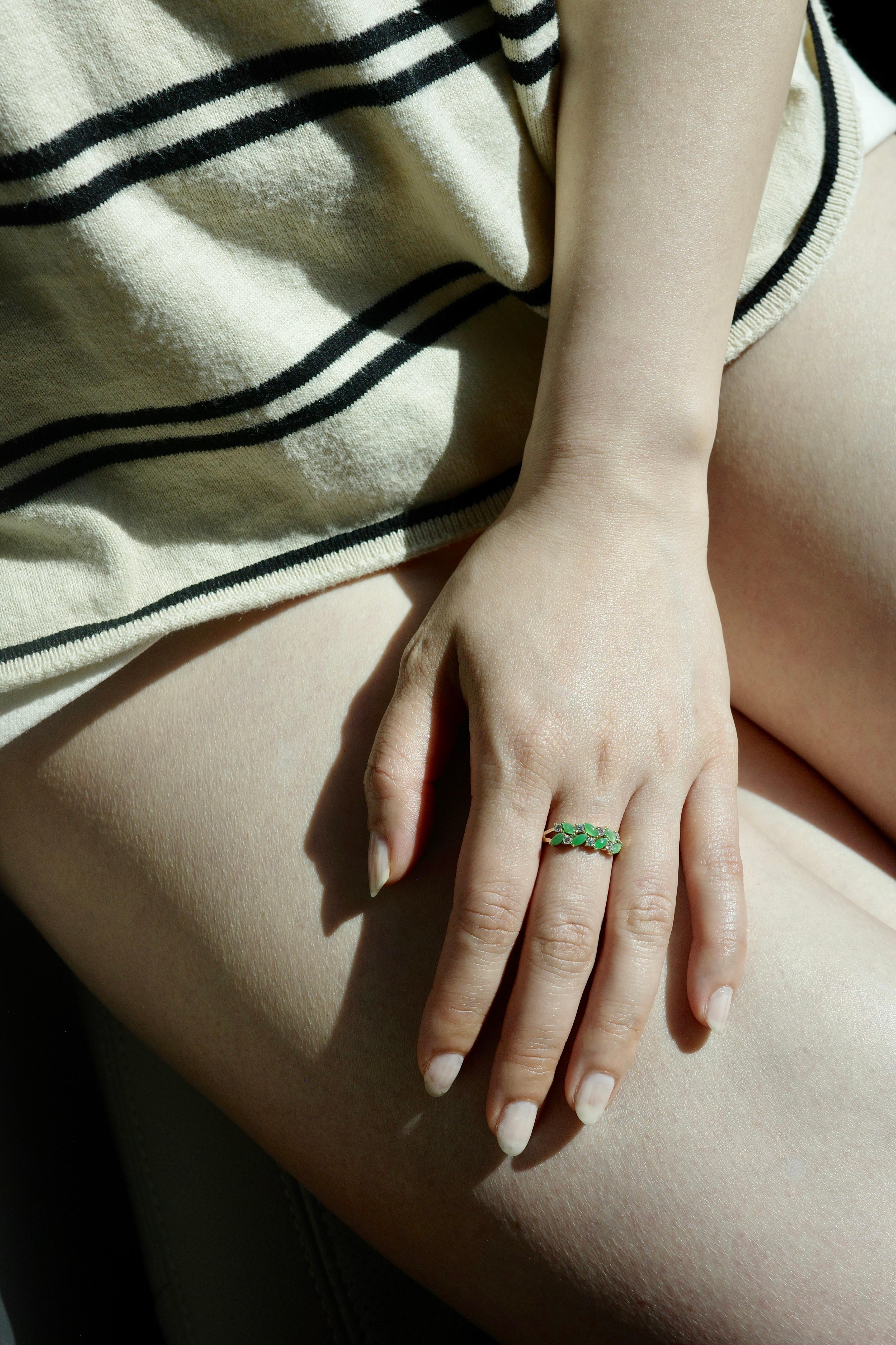 En vente :  Anneau de mariage en or jaune 18K en jade vert et diamant 8
