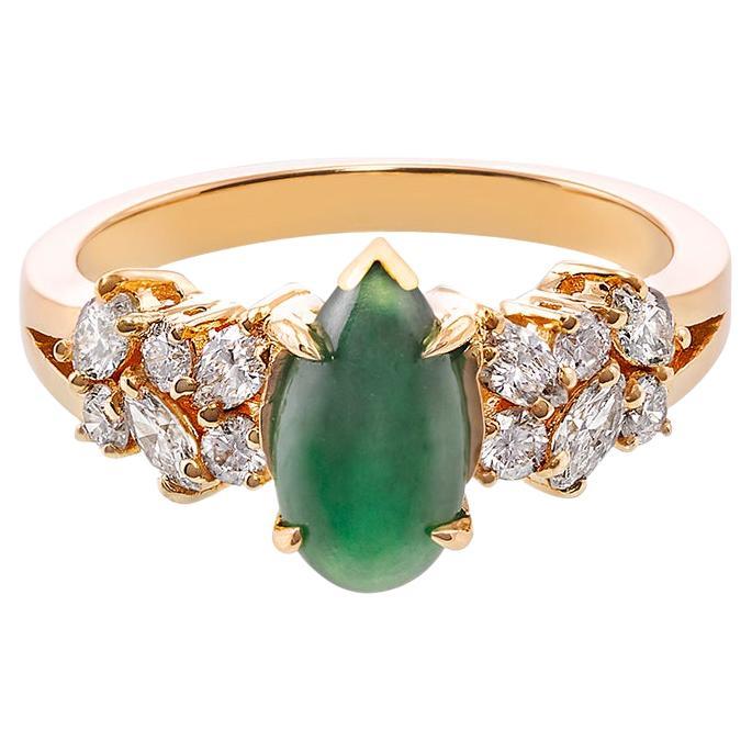 Einzigartiger Verlobungsring aus 18 Karat Gelbgold mit grüner Jade und Marquise-Diamant