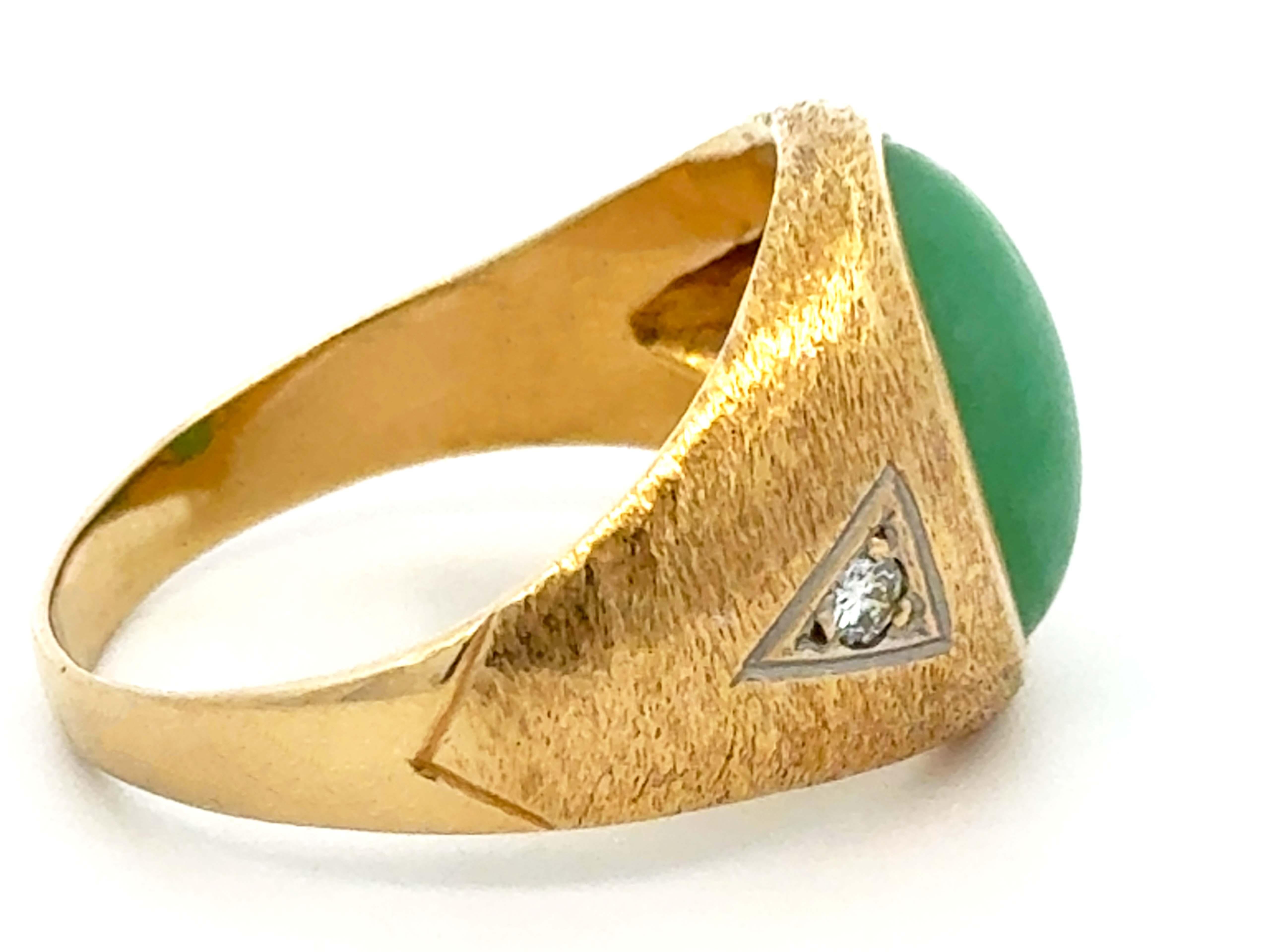 Women's or Men's Green Jade Cabochon and 2 Side Diamonds Satin Finish 14k Yellow Gold Ring For Sale