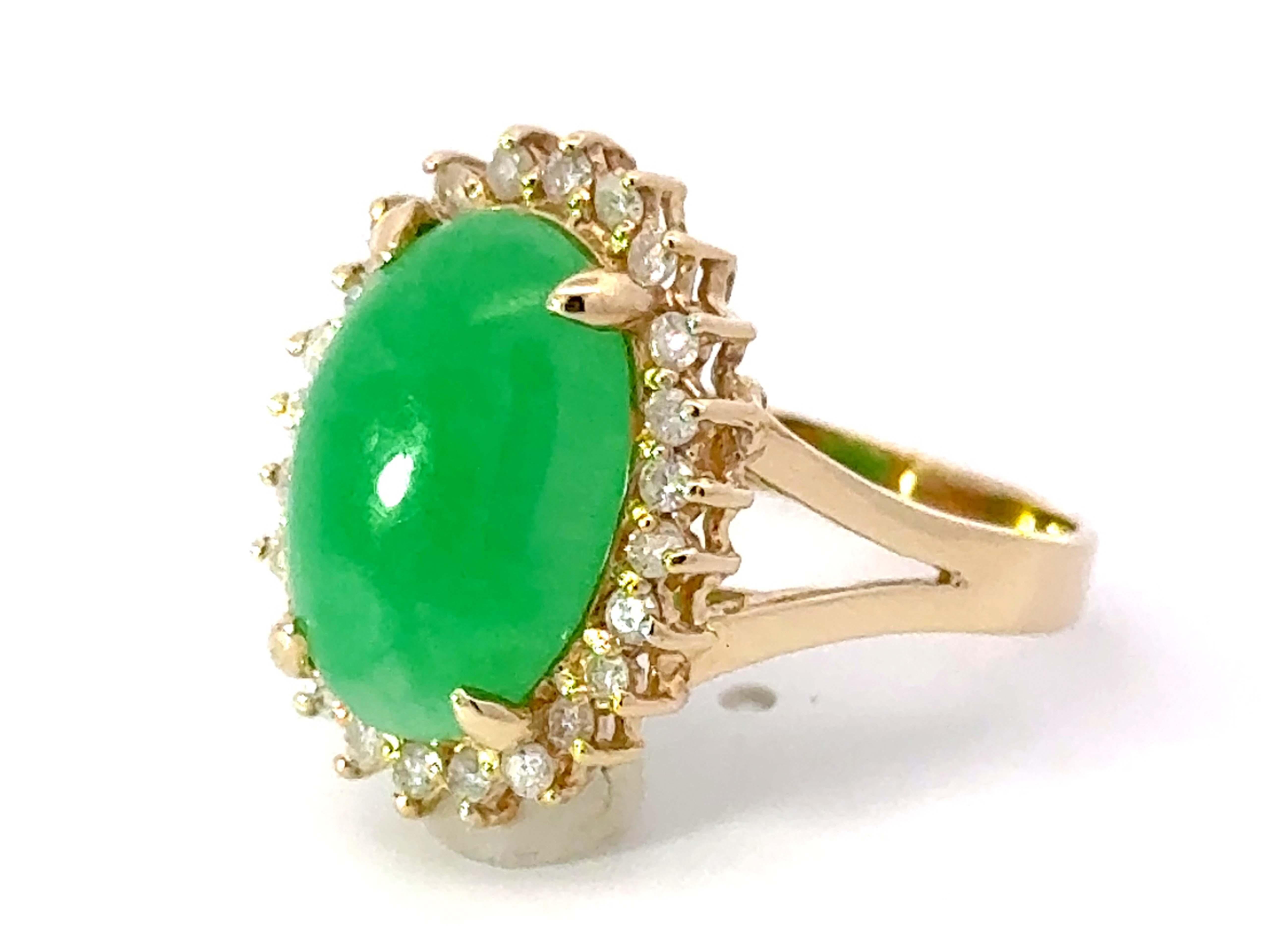 Green Jade Cabochon Diamond Halo Ring 14k Yellow Gold In Excellent Condition For Sale In Honolulu, HI