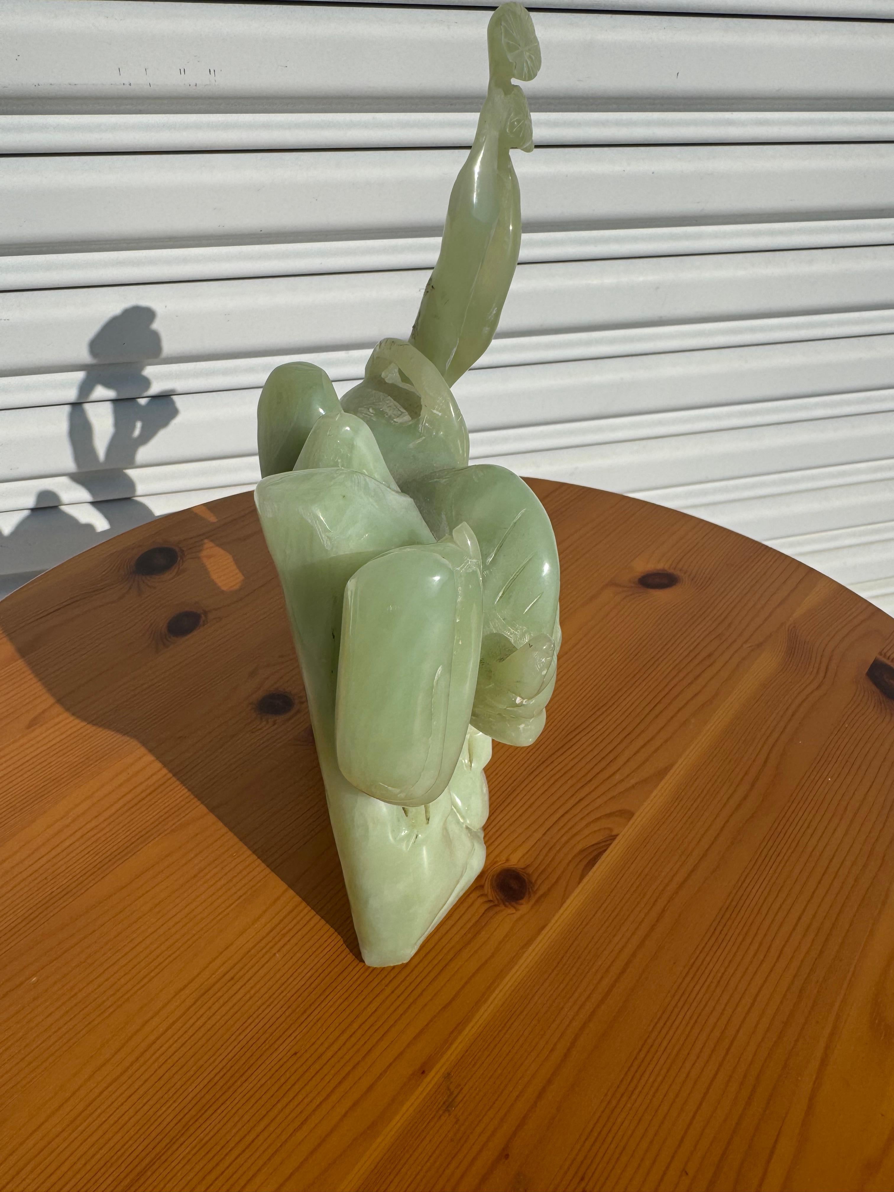 Esportazione cinese Scultura di mucca di giada verde e vitello da latte in vendita