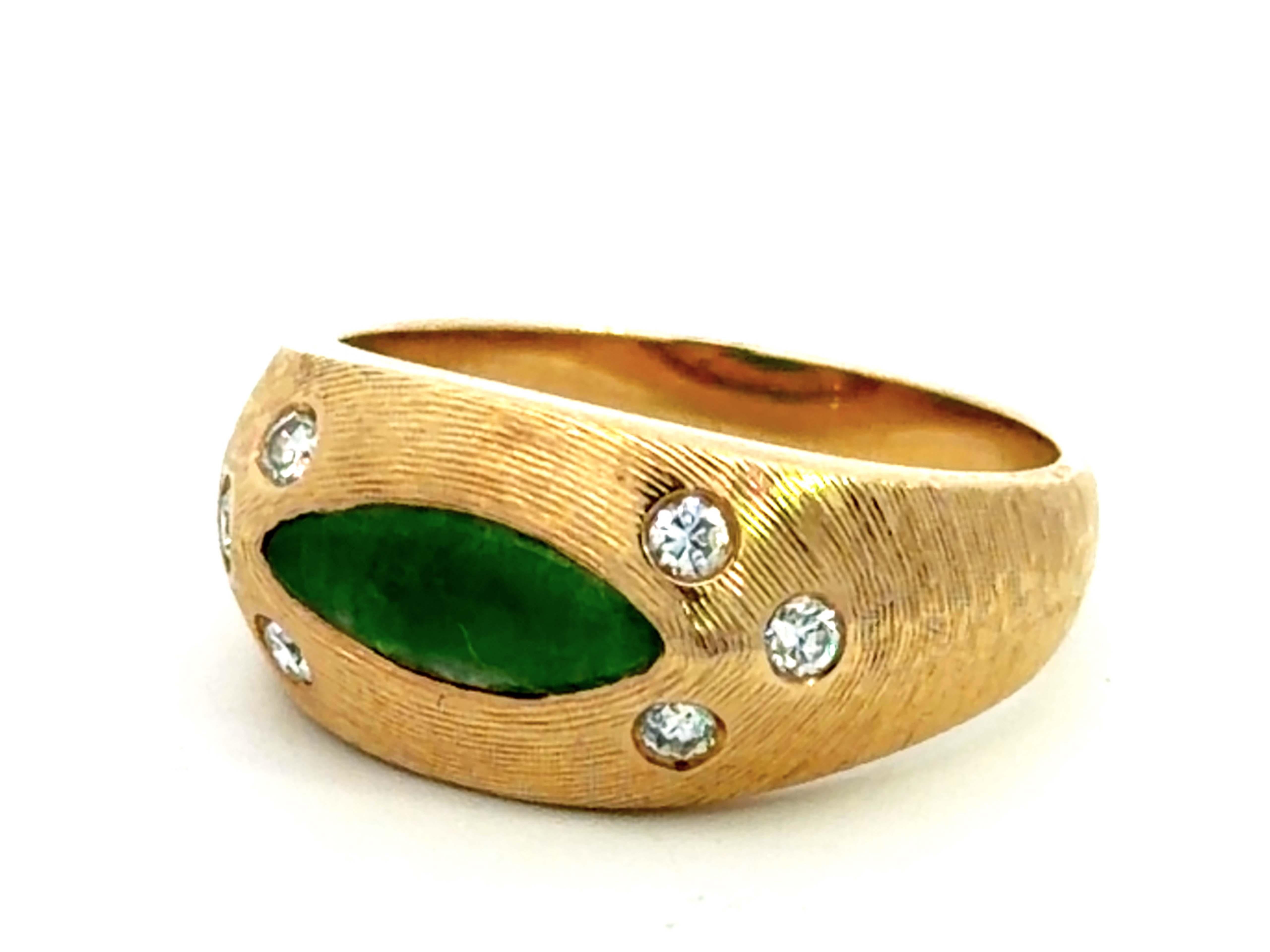 Bague en or jaune 14k Jade vert diamant satiné Excellent état - En vente à Honolulu, HI