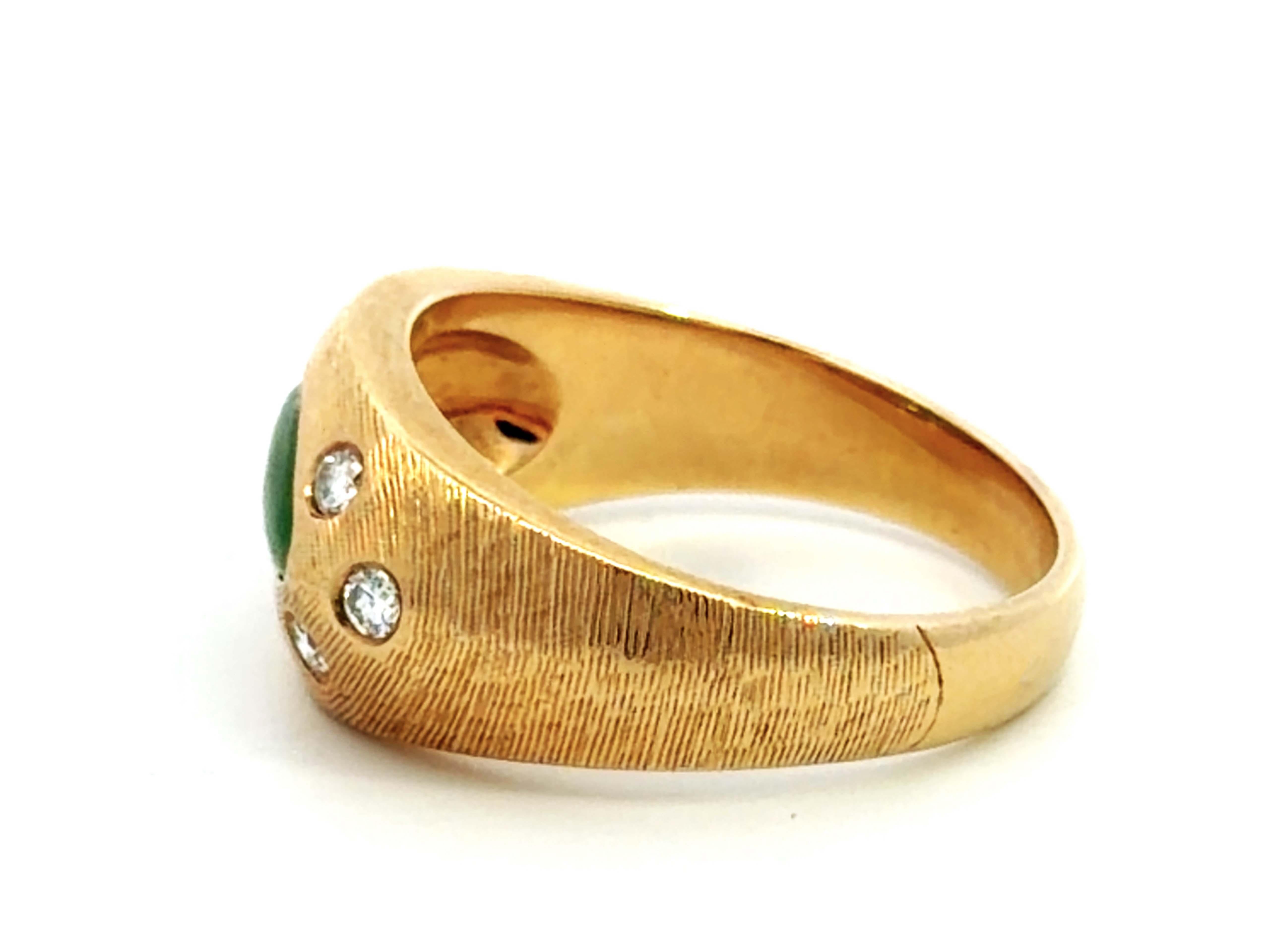 Bague en or jaune 14k Jade vert diamant satiné en vente 1