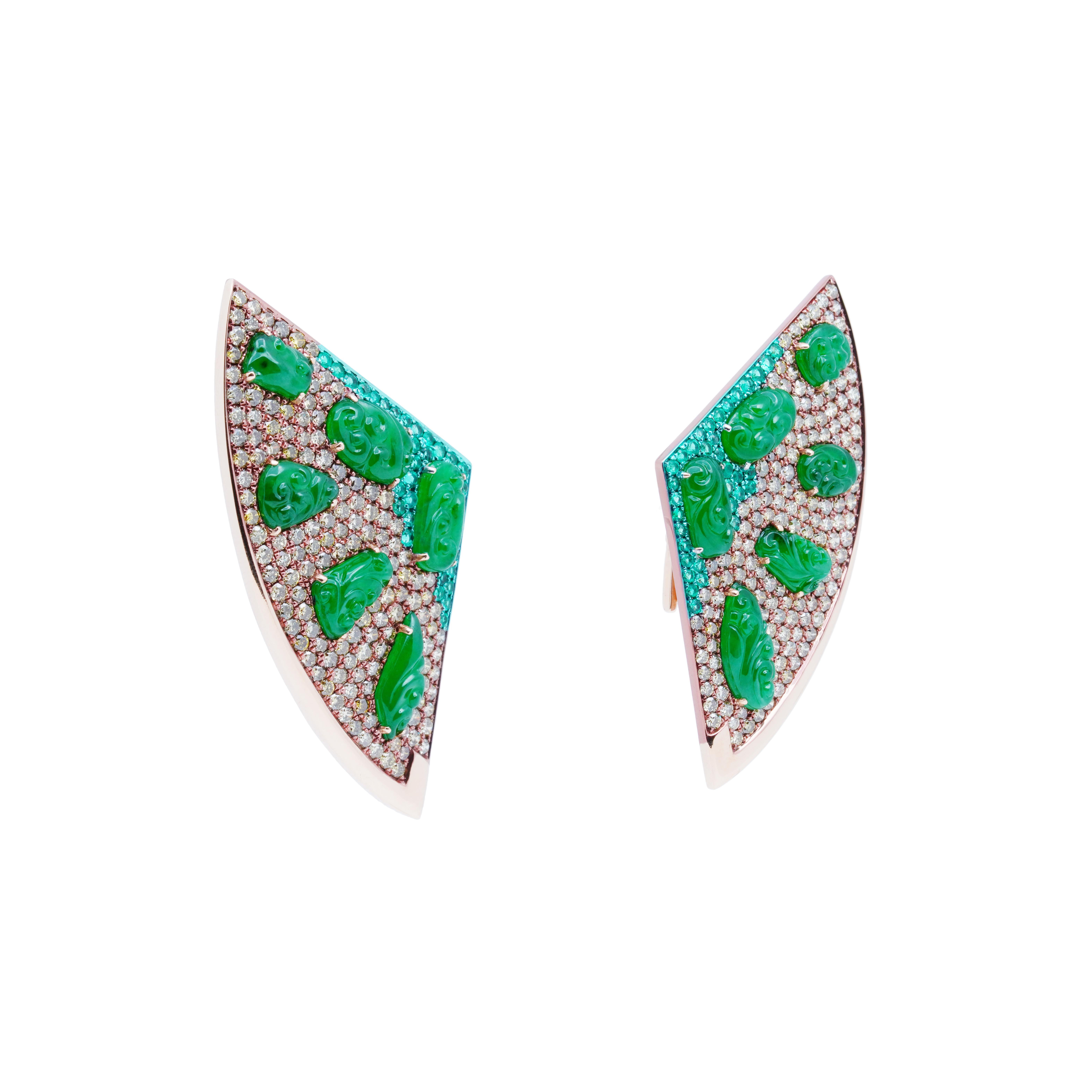 Taille mixte Boucles d'oreilles éventail en jade vert, émeraude et diamant de couleur fantaisie, or 18 carats, Austy Lee en vente