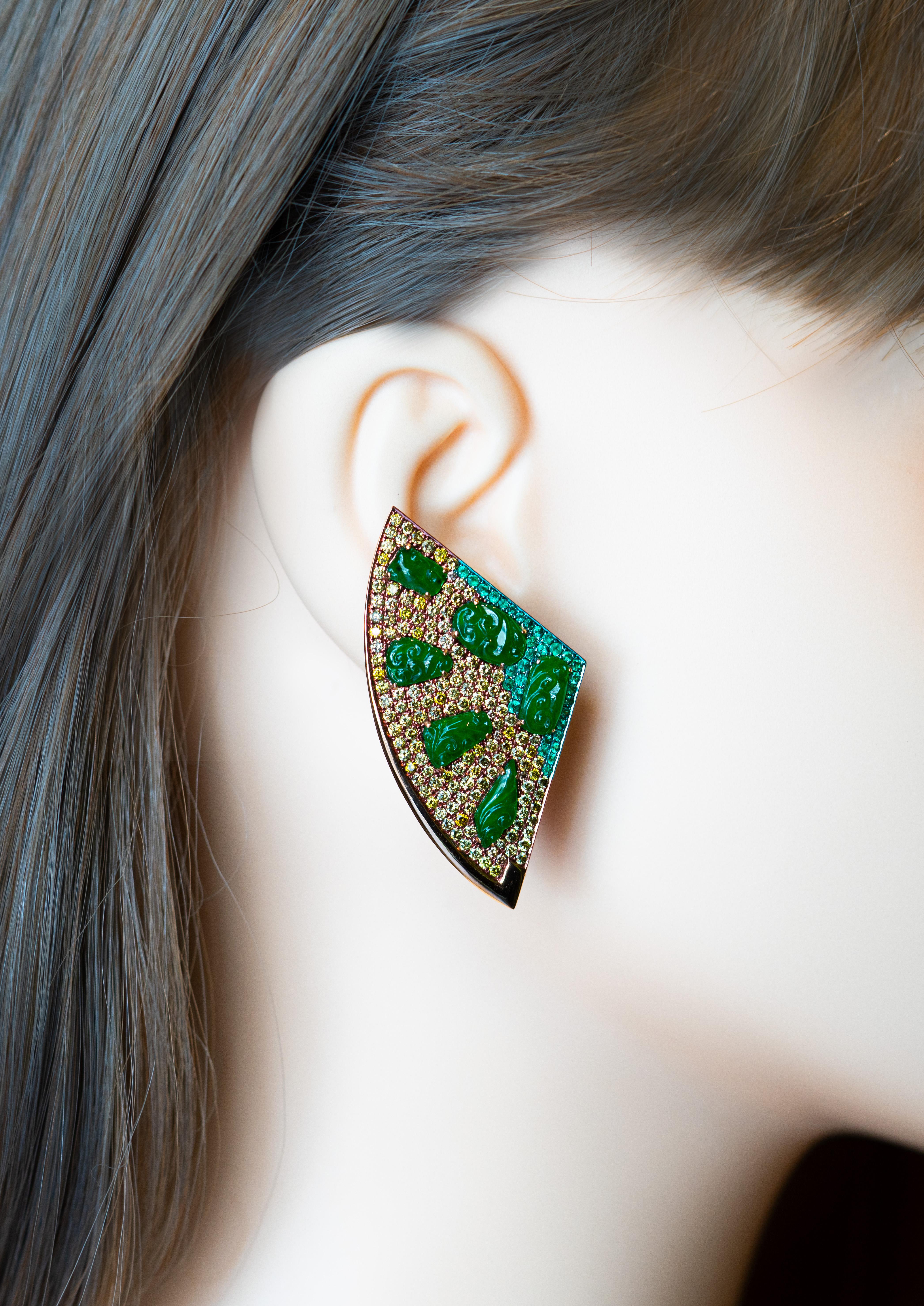 Boucles d'oreilles éventail en jade vert, émeraude et diamant de couleur fantaisie, or 18 carats, Austy Lee Pour femmes en vente