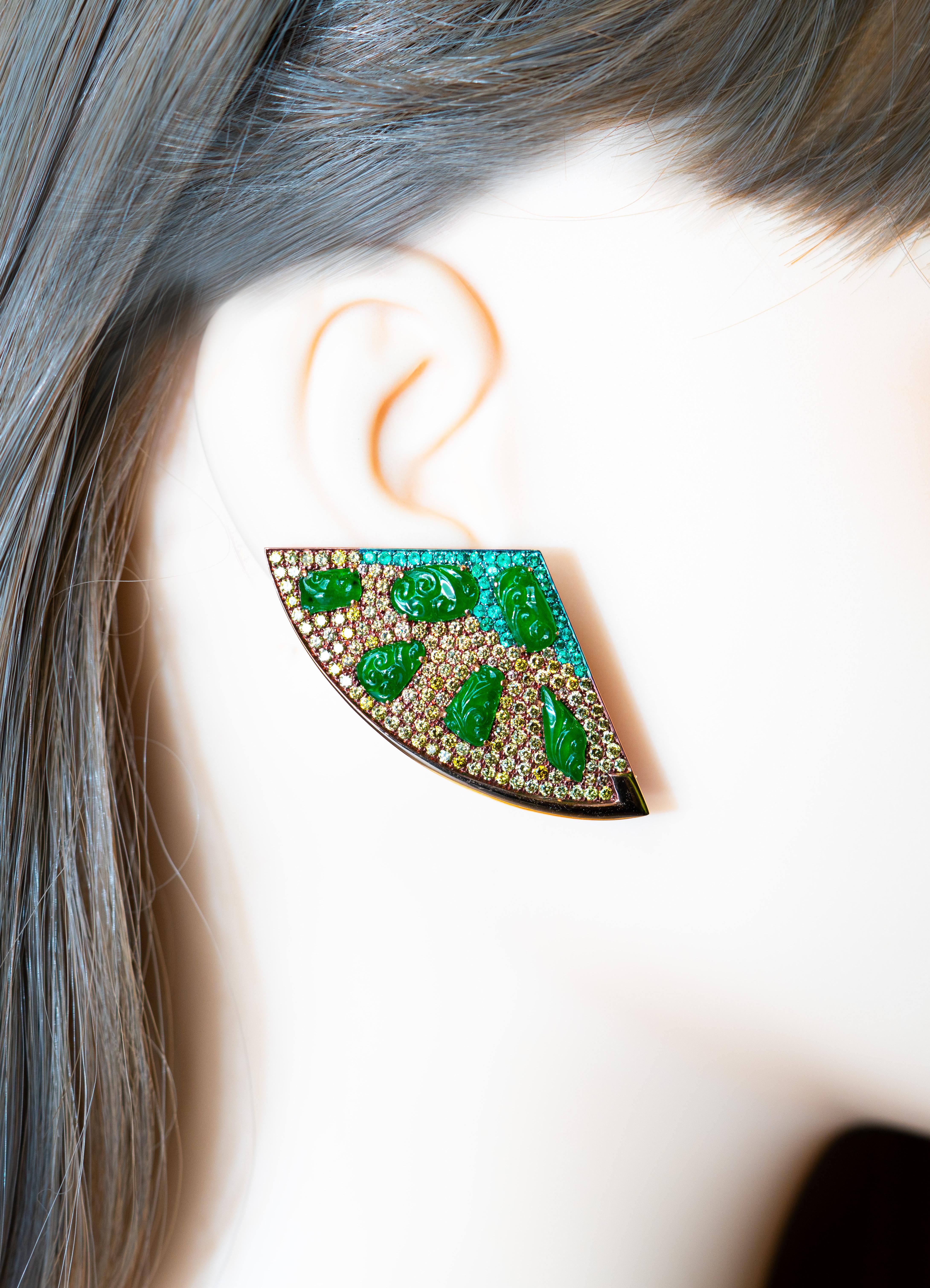 Boucles d'oreilles éventail en jade vert, émeraude et diamant de couleur fantaisie, or 18 carats, Austy Lee en vente 1