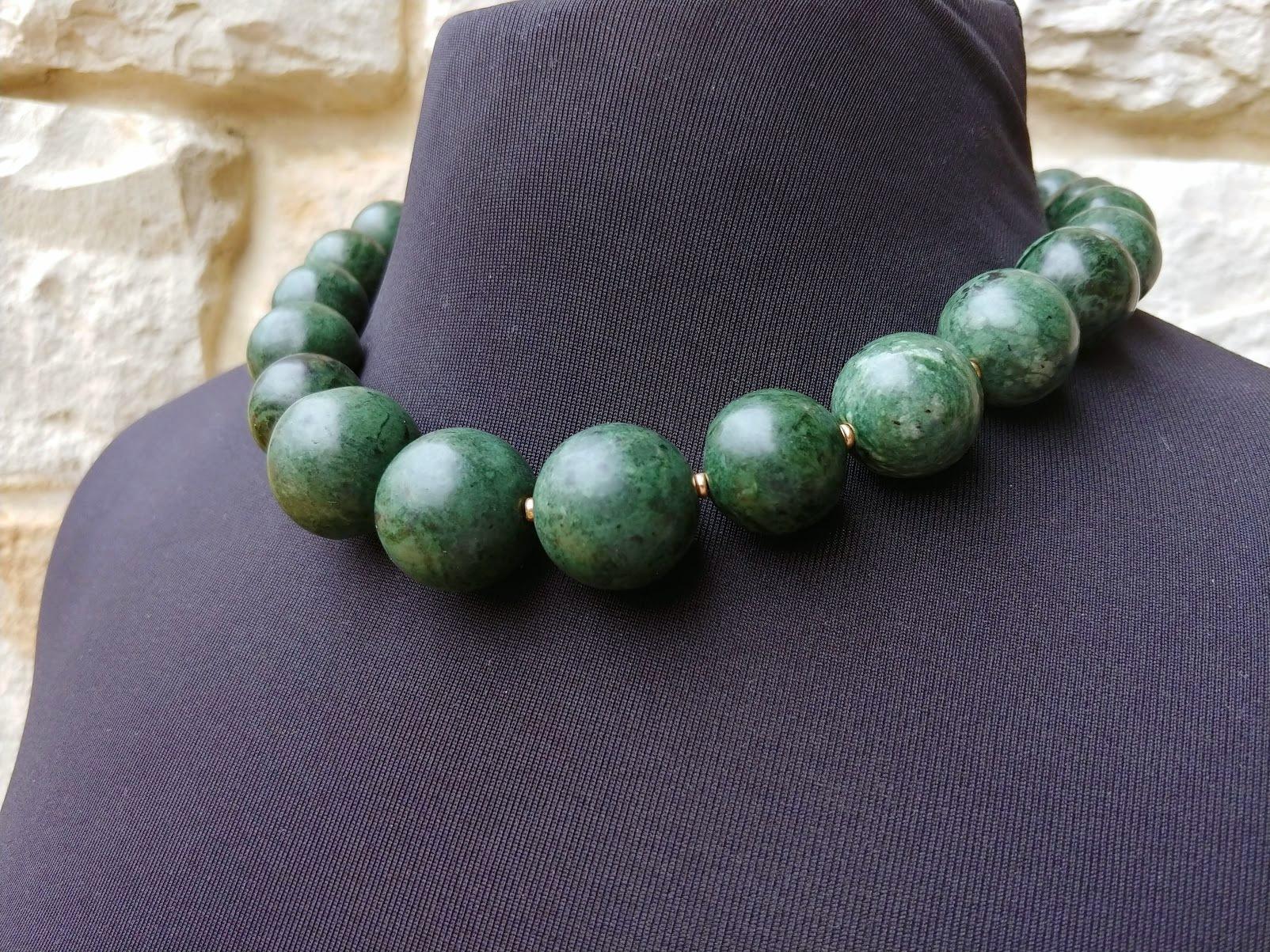 Green Jade Necklace, Eastern Pamir Nephrite In Excellent Condition For Sale In Chesterland, OH