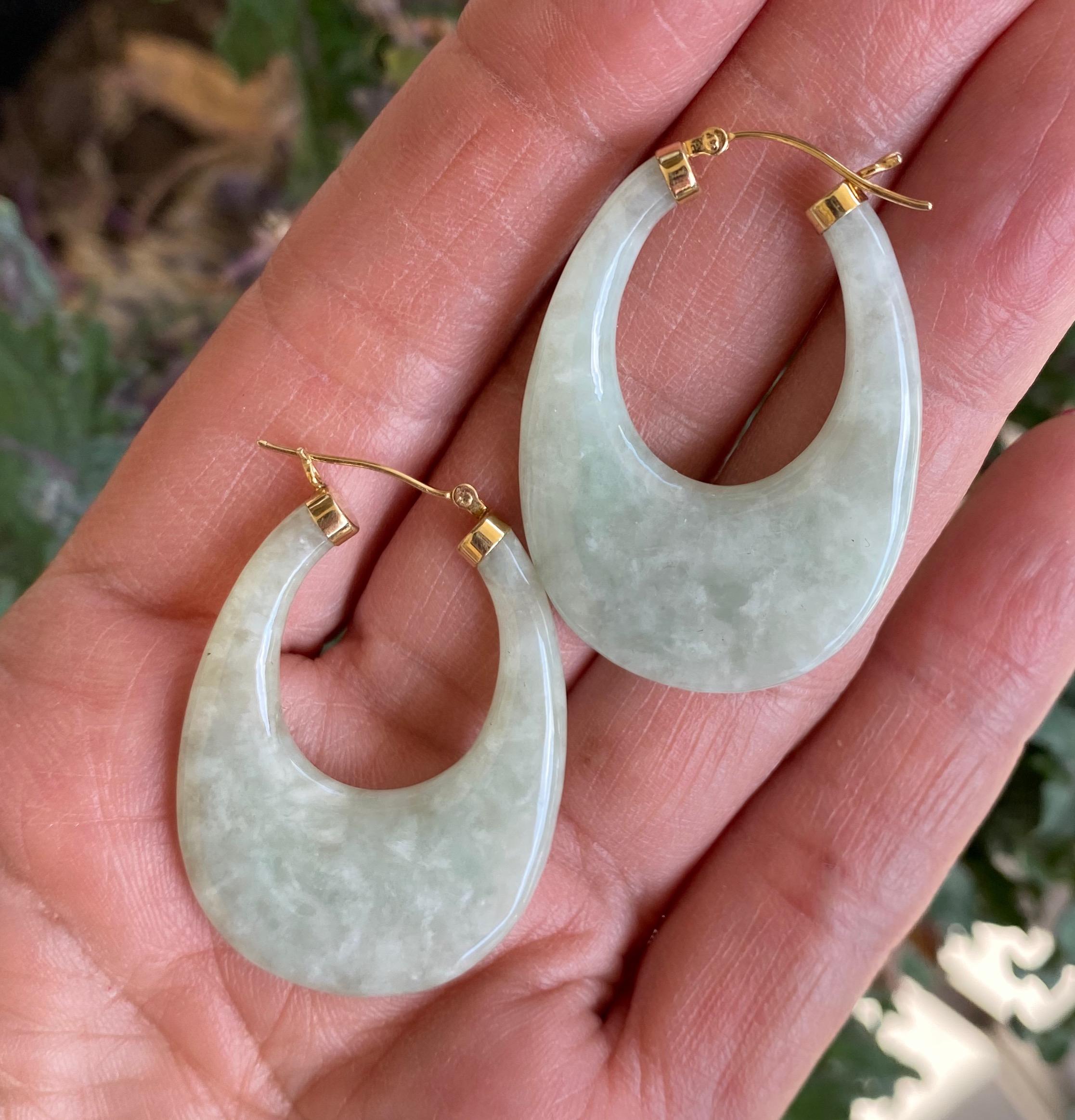 Green Jade Oval Shaped 14 Karat Gold Earrings
Set of convex shaped, oval-hanging earrings 1-1/2 inches in length by 1-1/25 inches wide.  
These earrings are granny-green apple colored and very pretty with their yellow gold, hinge style and snap-down